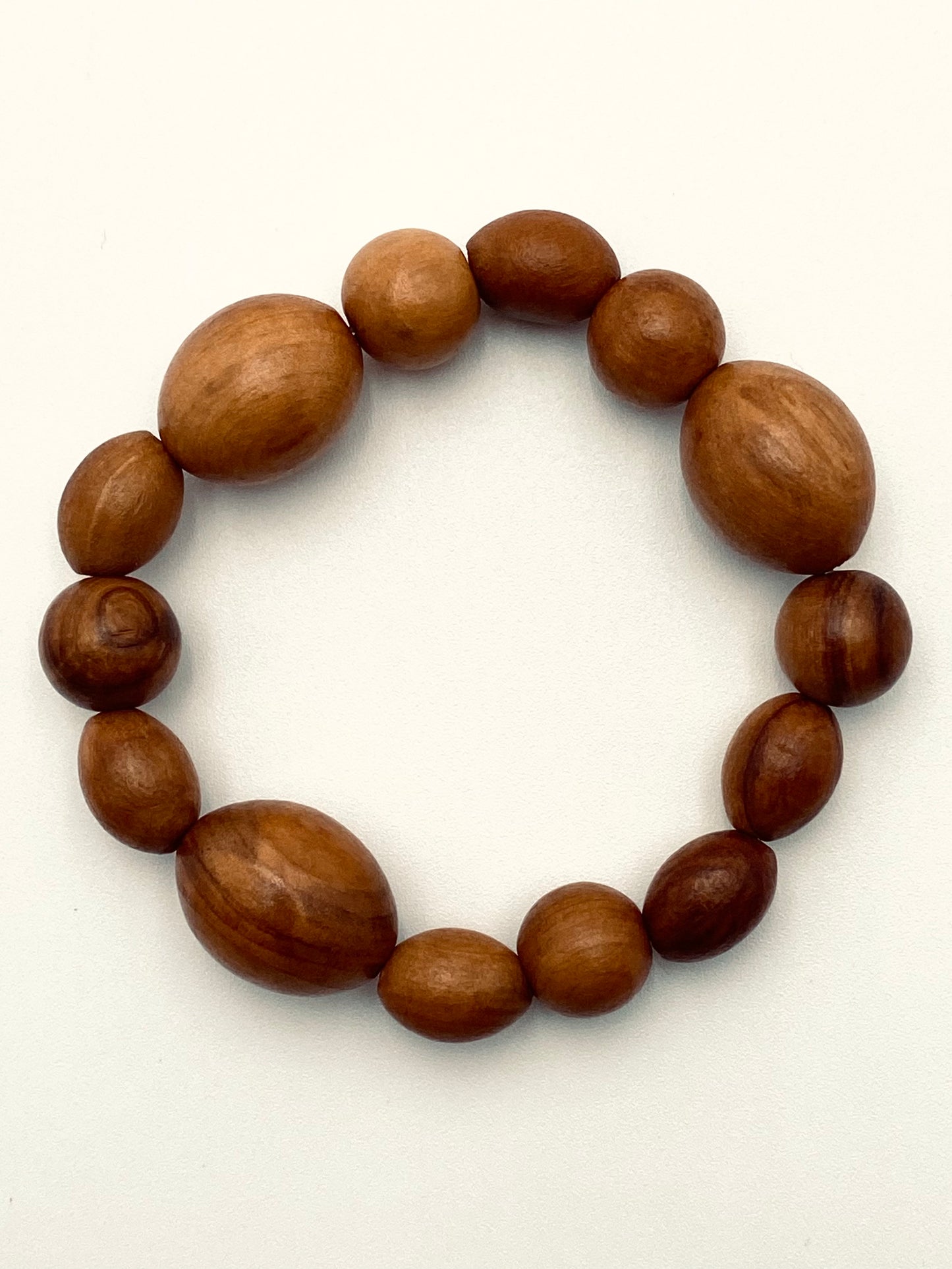 Le bracelet en bois de Julia Otilia