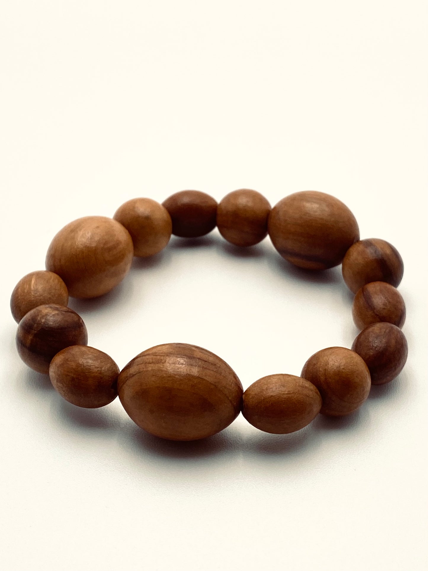 Le bracelet en bois de Julia Otilia
