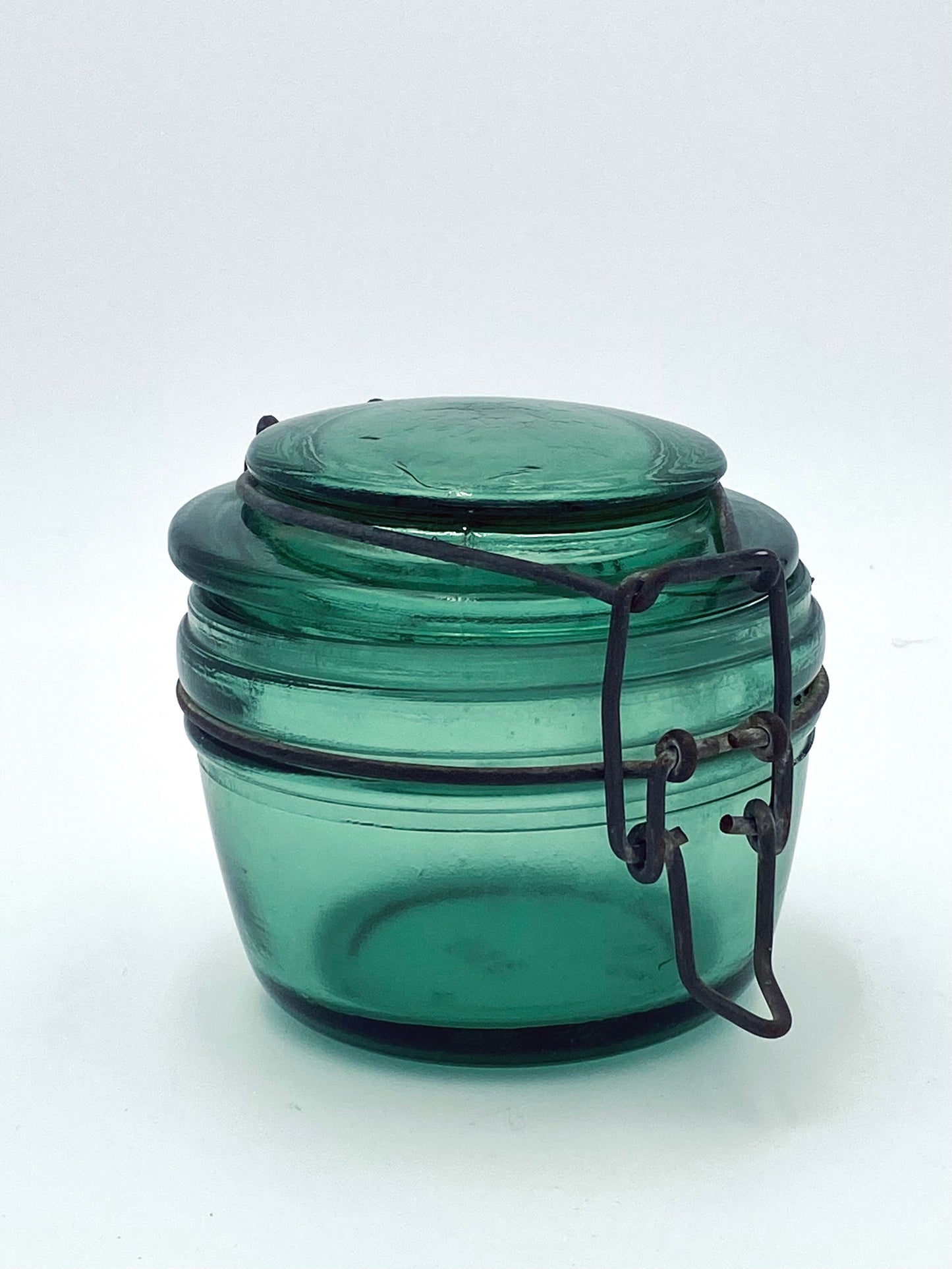 Le pot en verre vert