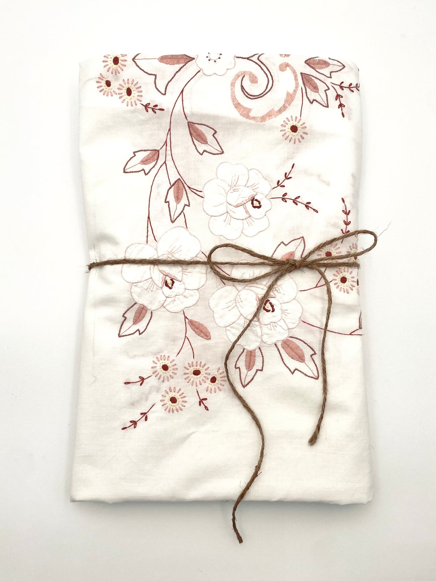 La nappe en coton à fleurs brodées avec 8 serviettes