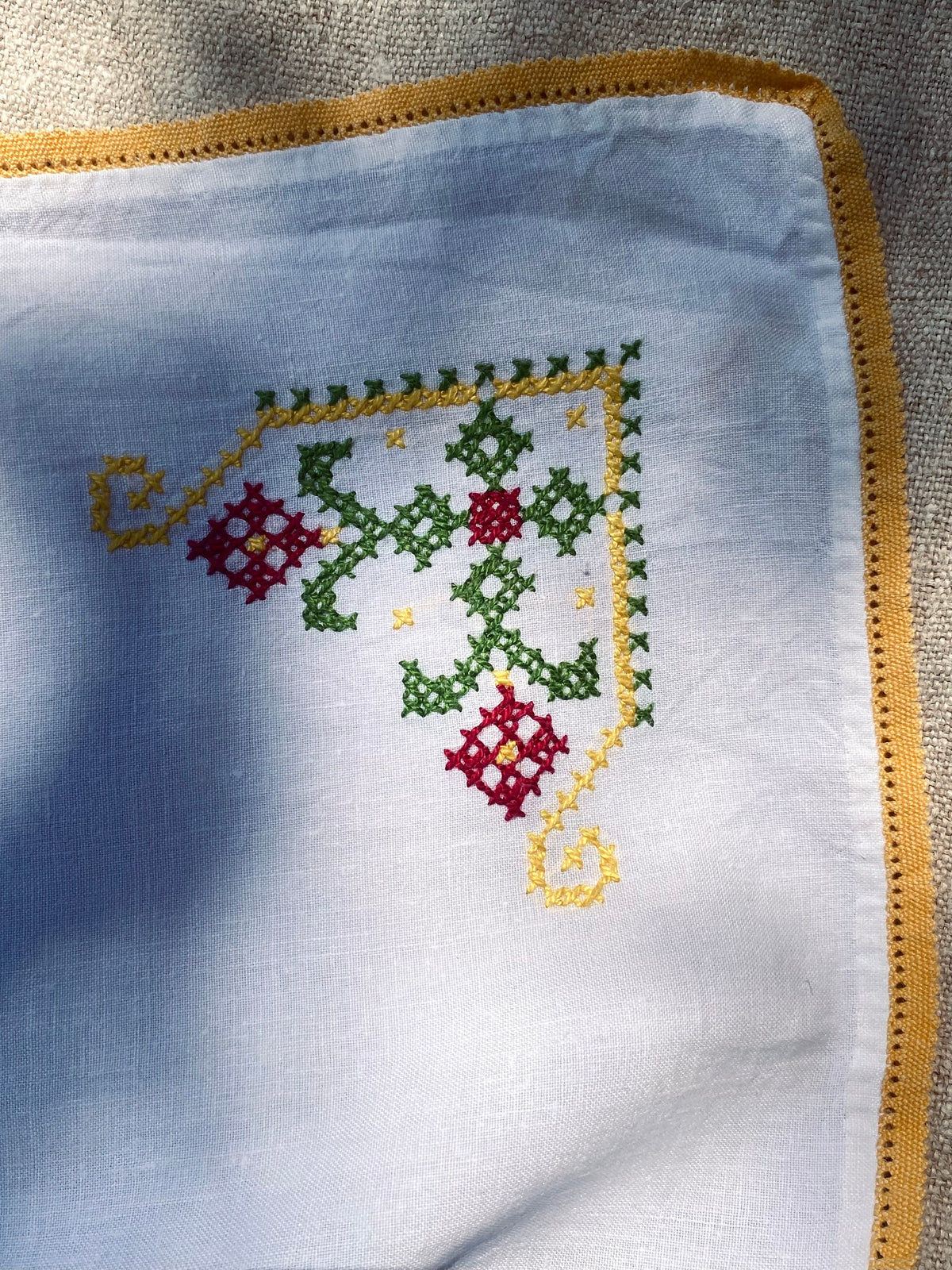 Les serviettes en lin brodées