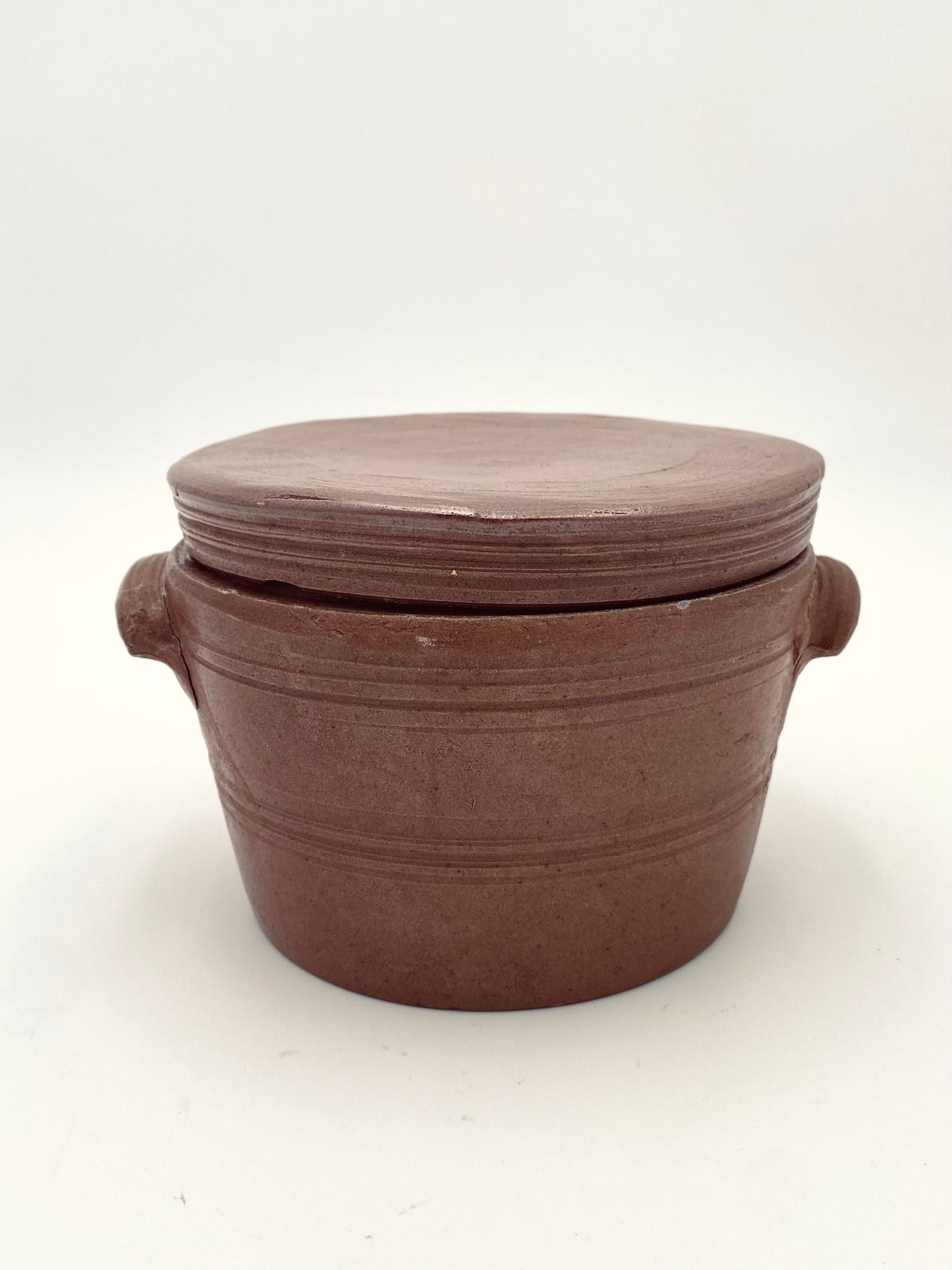 Le vieux pot en grès