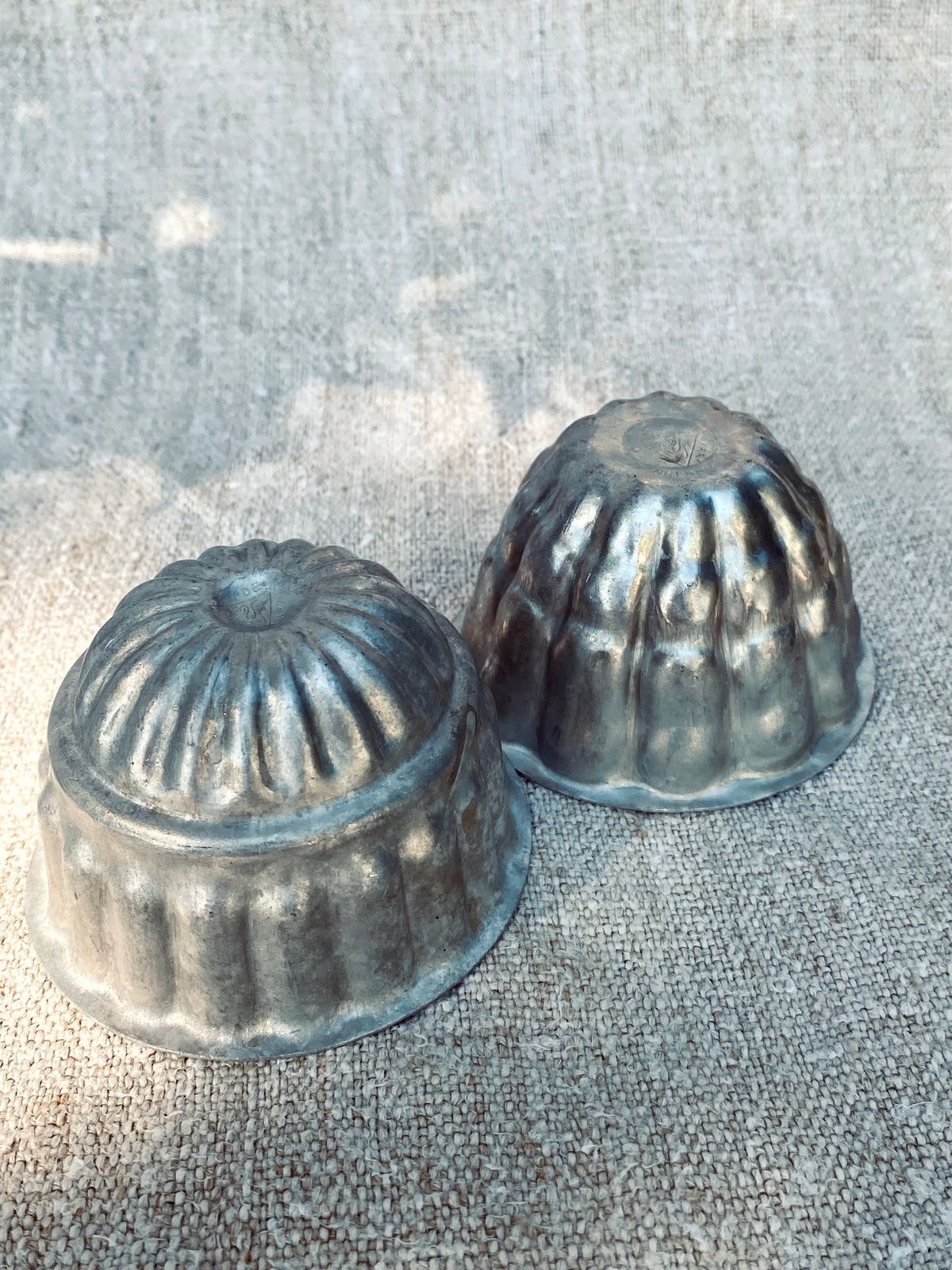 Les deux vieux moules à pâtisserie