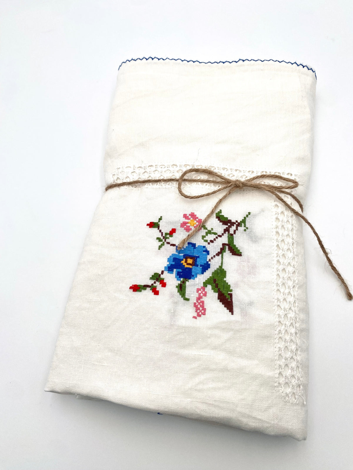 La grande nappe en lin brodée