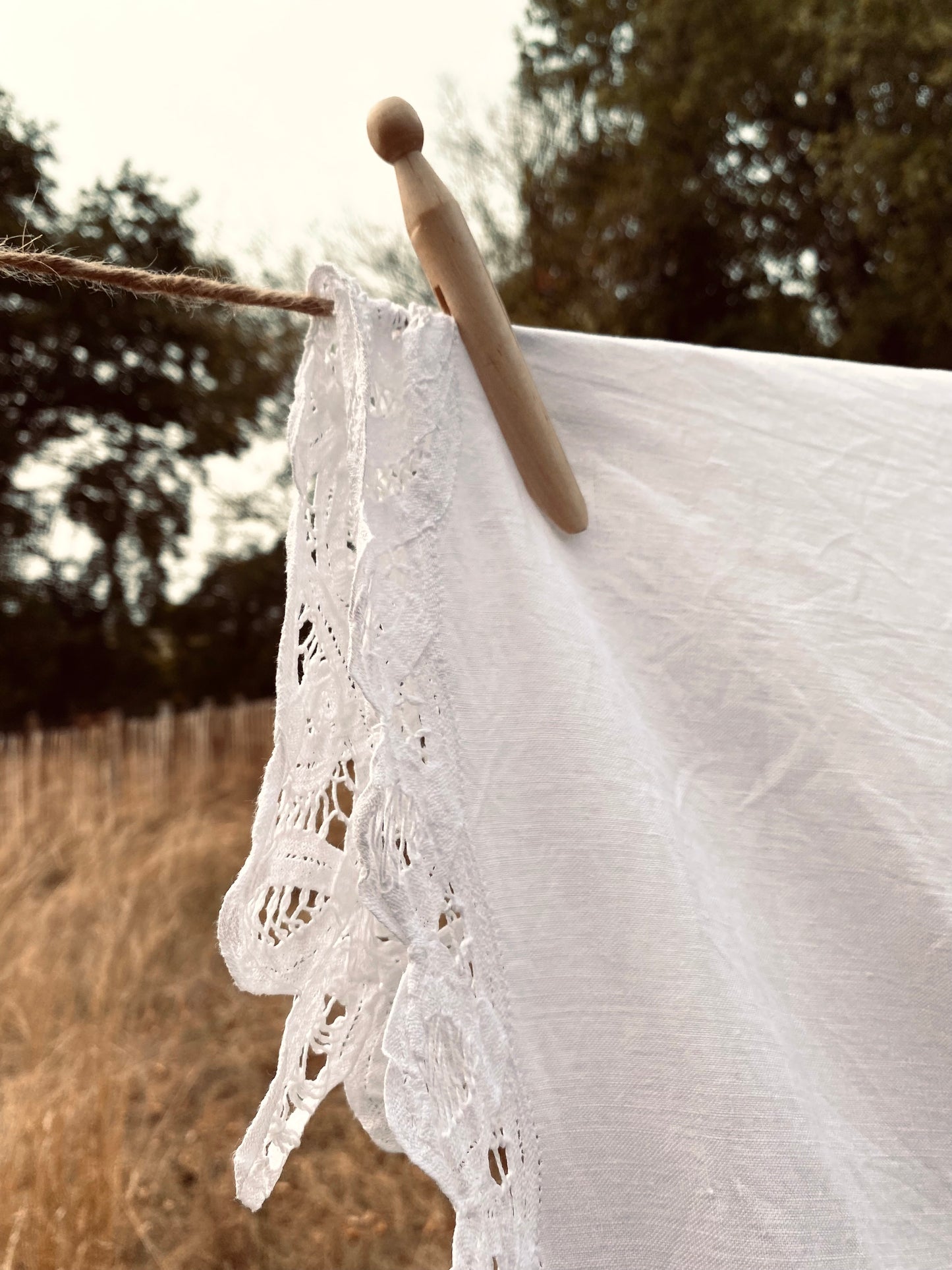 Le nappe en lin et dentelle