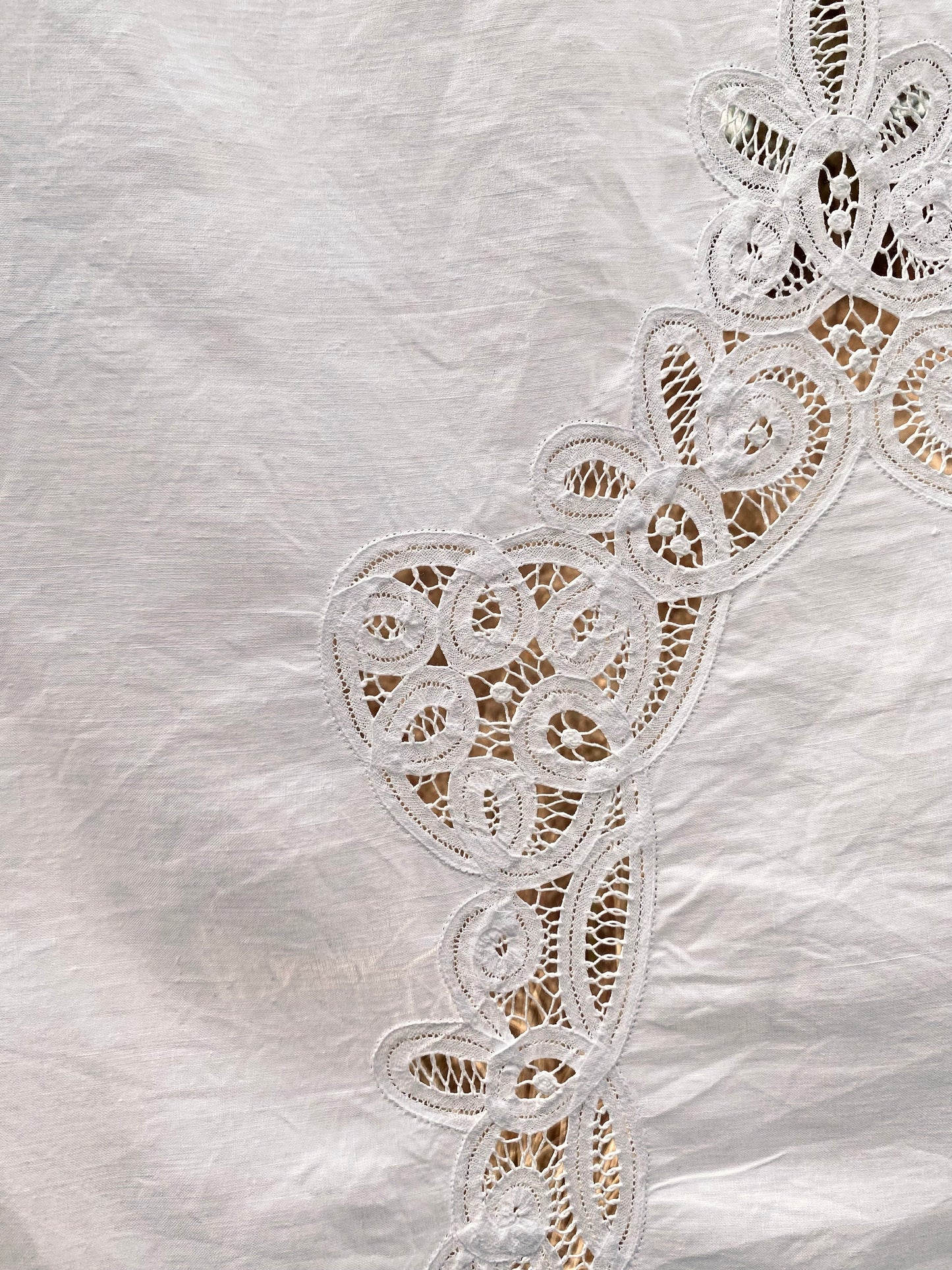 Le nappe en lin et dentelle