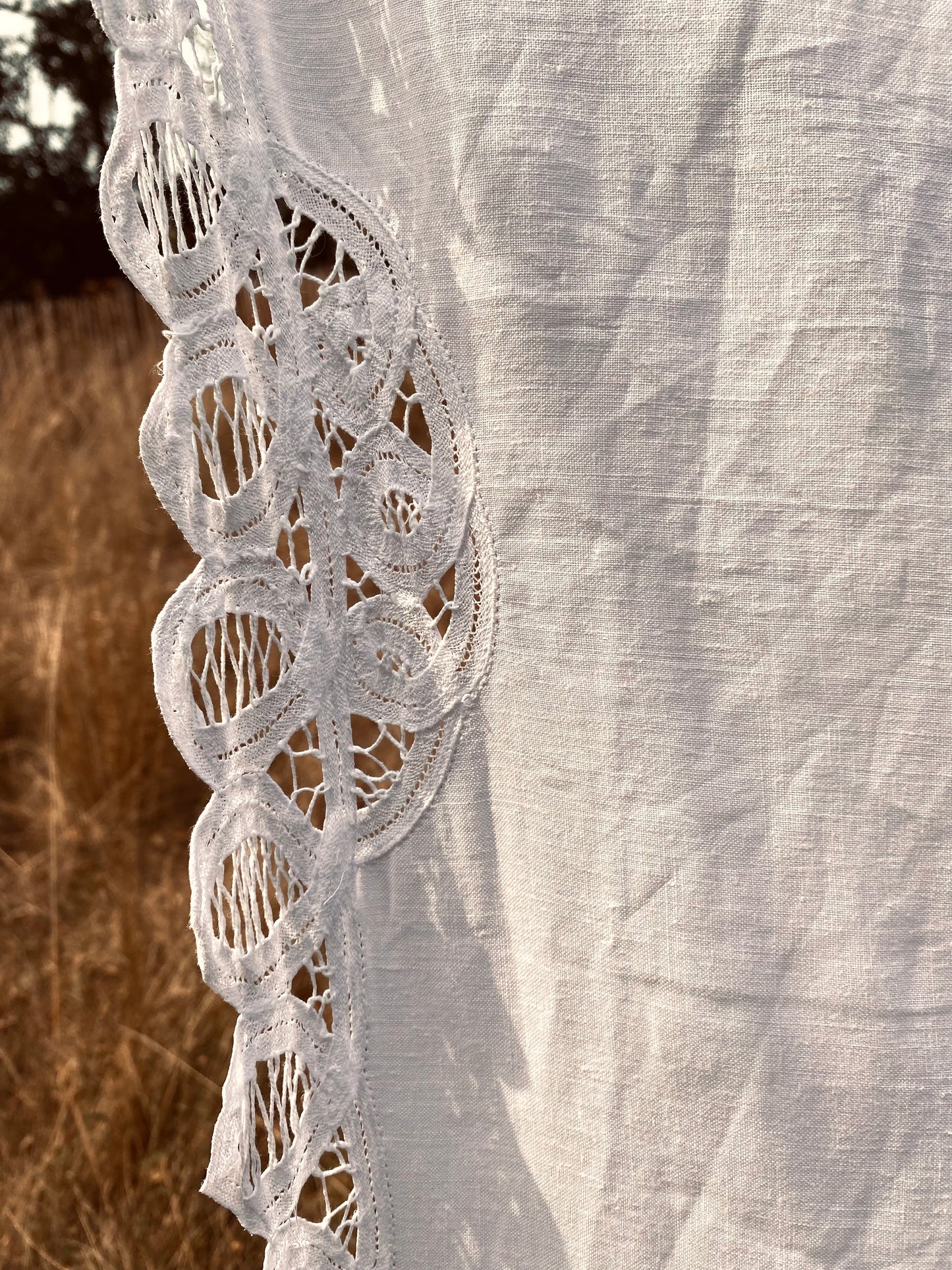 Le nappe en lin et dentelle