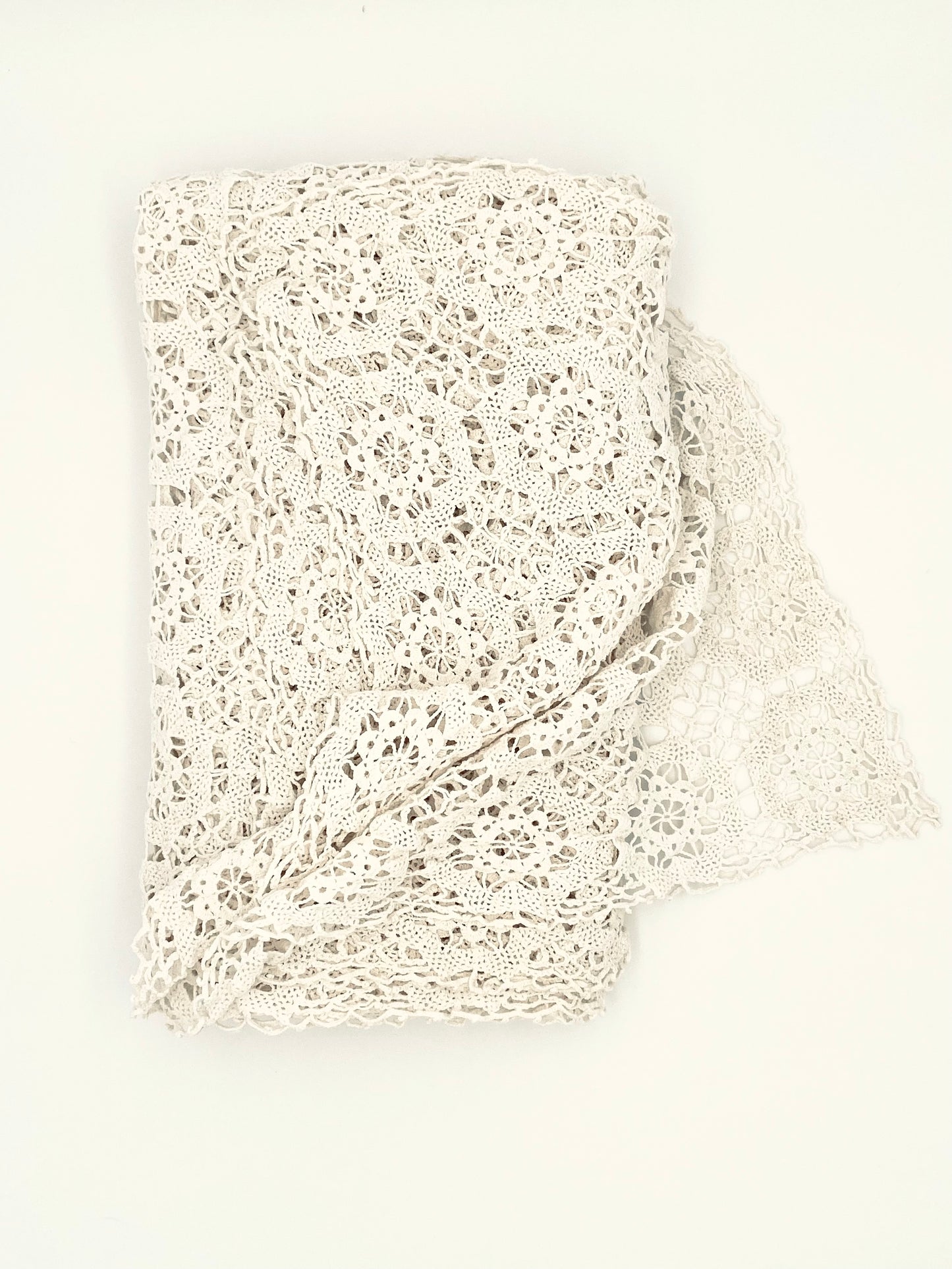 Le grand plaid blanc crocheté