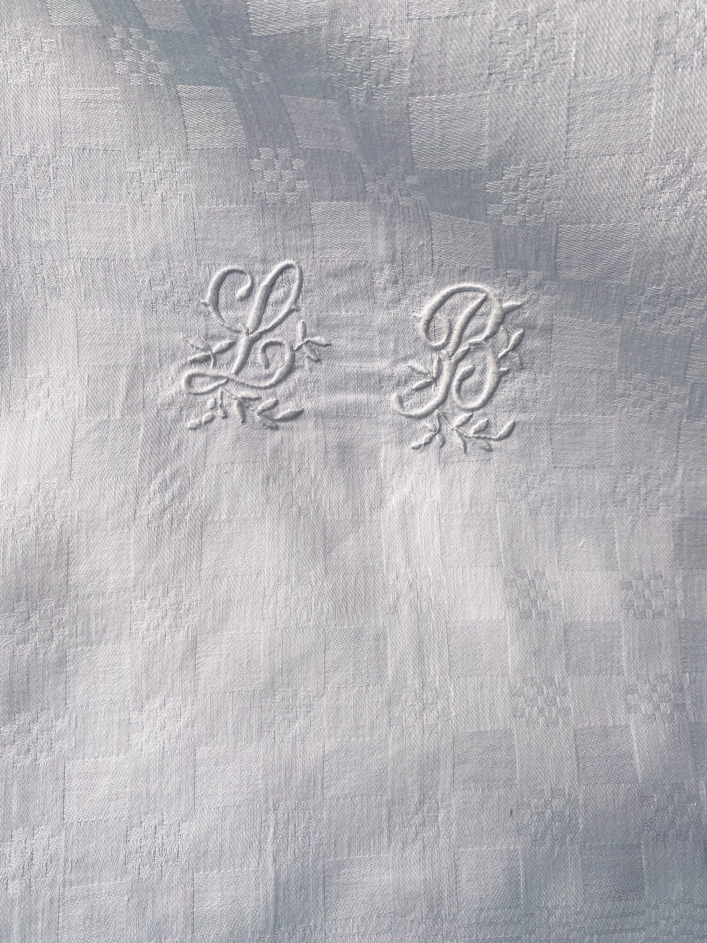 La très grande serviette blanche