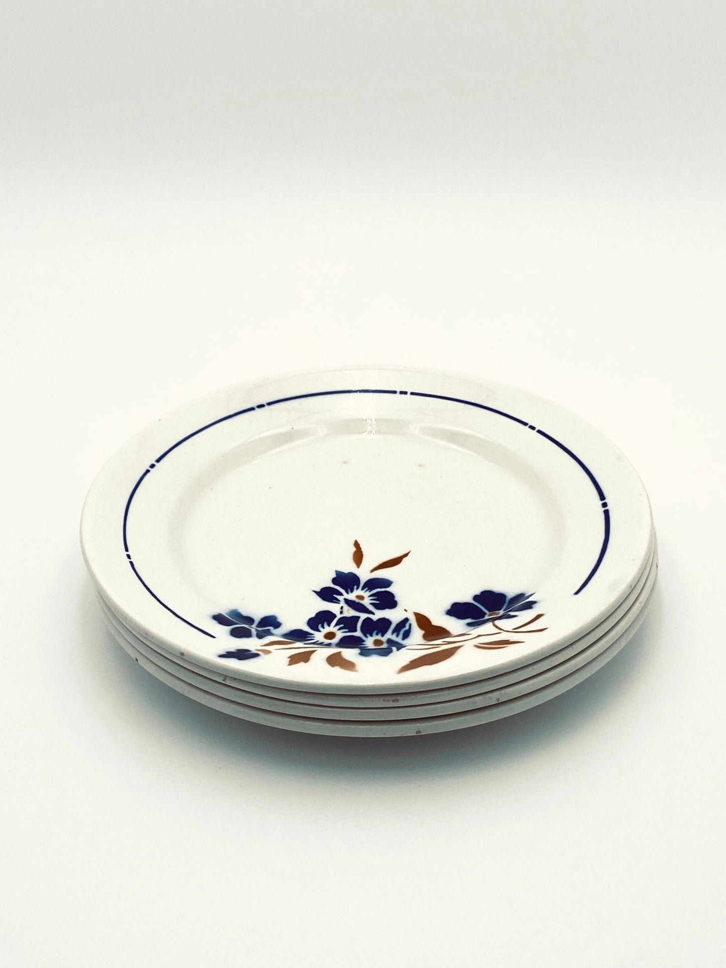 Les quatre assiettes à fleurs