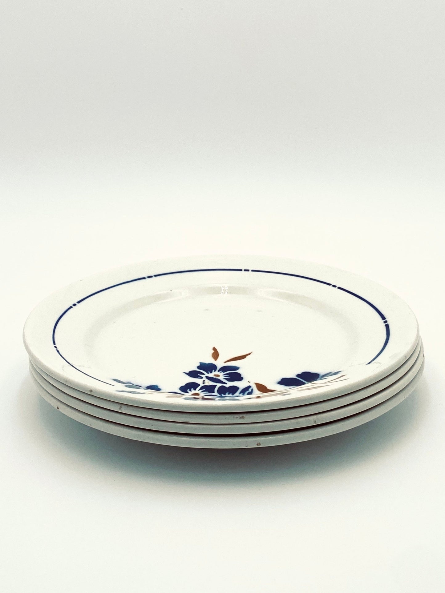 Les quatre assiettes à fleurs