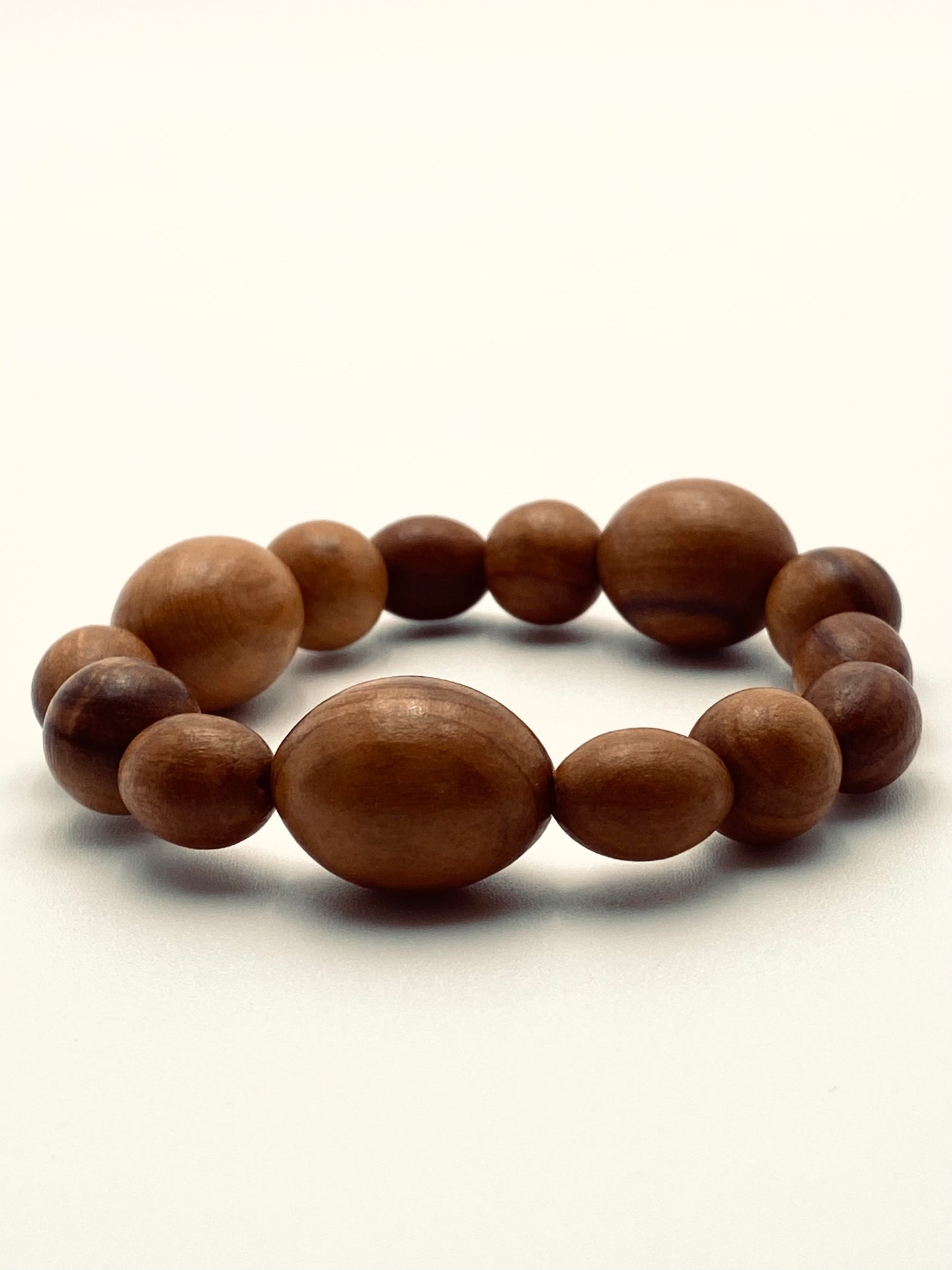 Le bracelet en bois de Julia Otilia