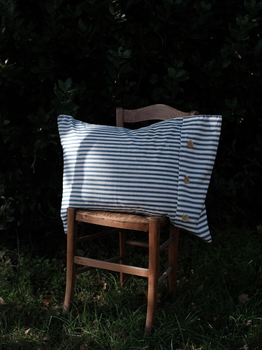 La housse de coussin rayée extra-large
