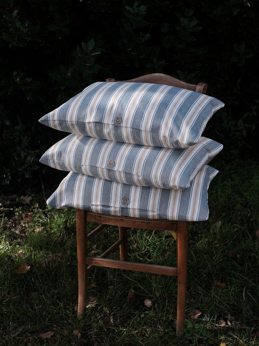 Le coussin à rayures