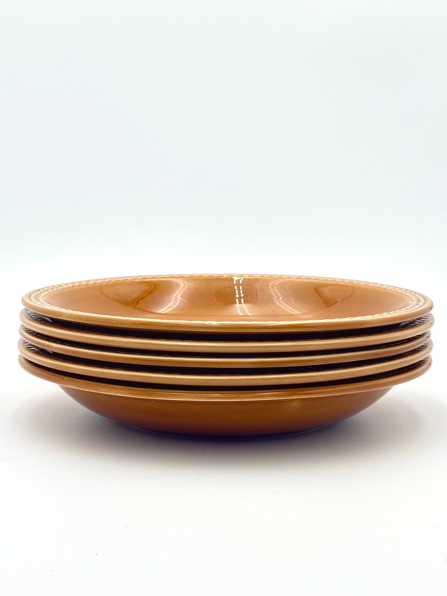 L'assiette creuse jaune ocre
