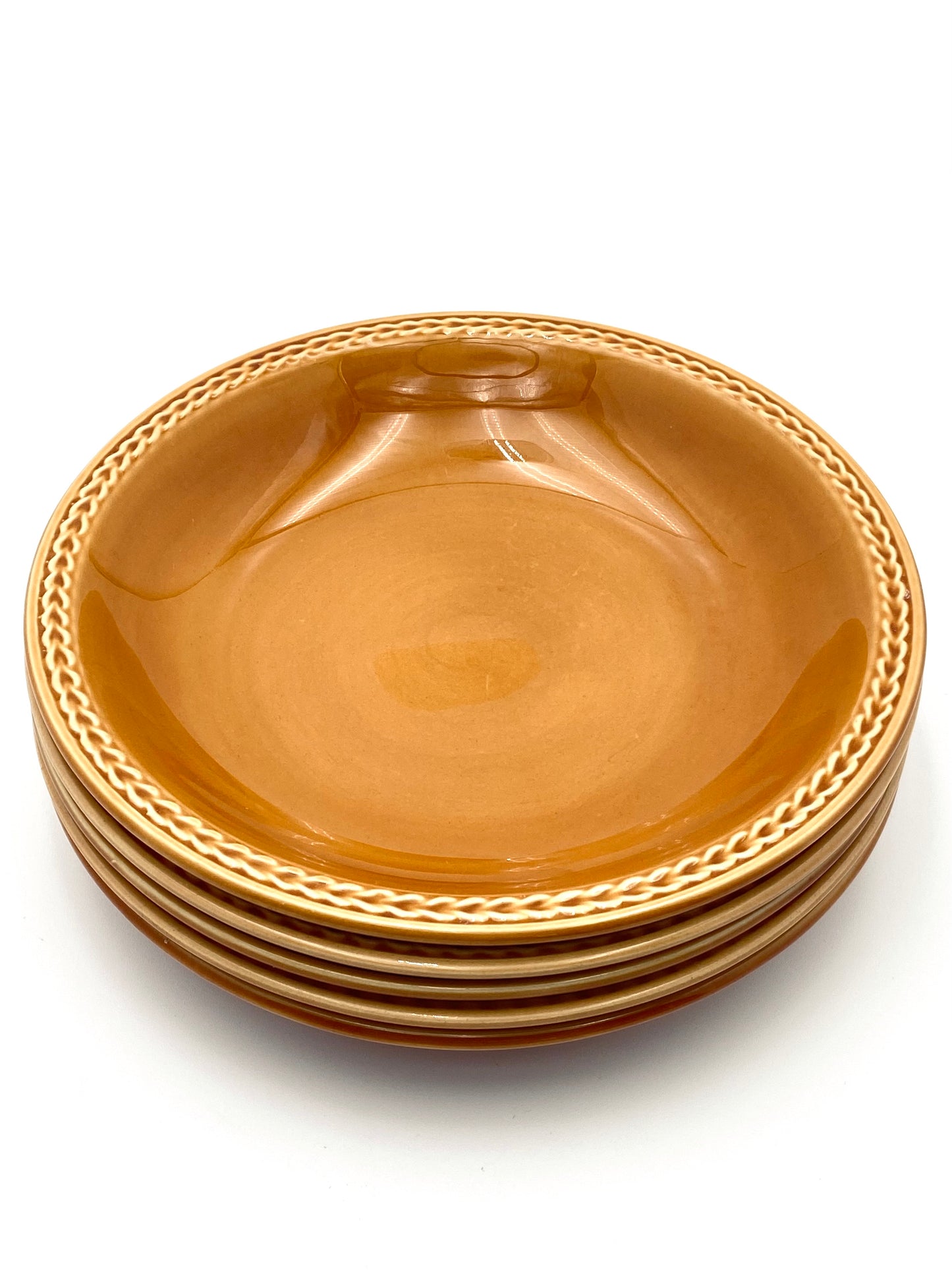 L'assiette creuse jaune ocre