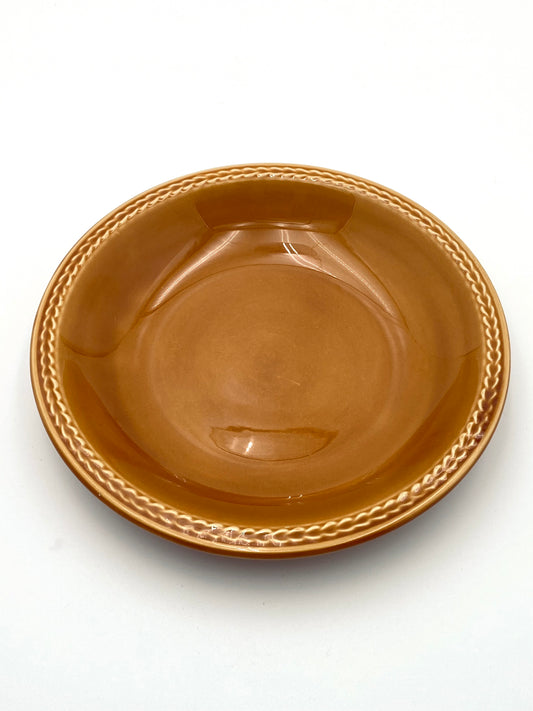 L'assiette creuse jaune ocre