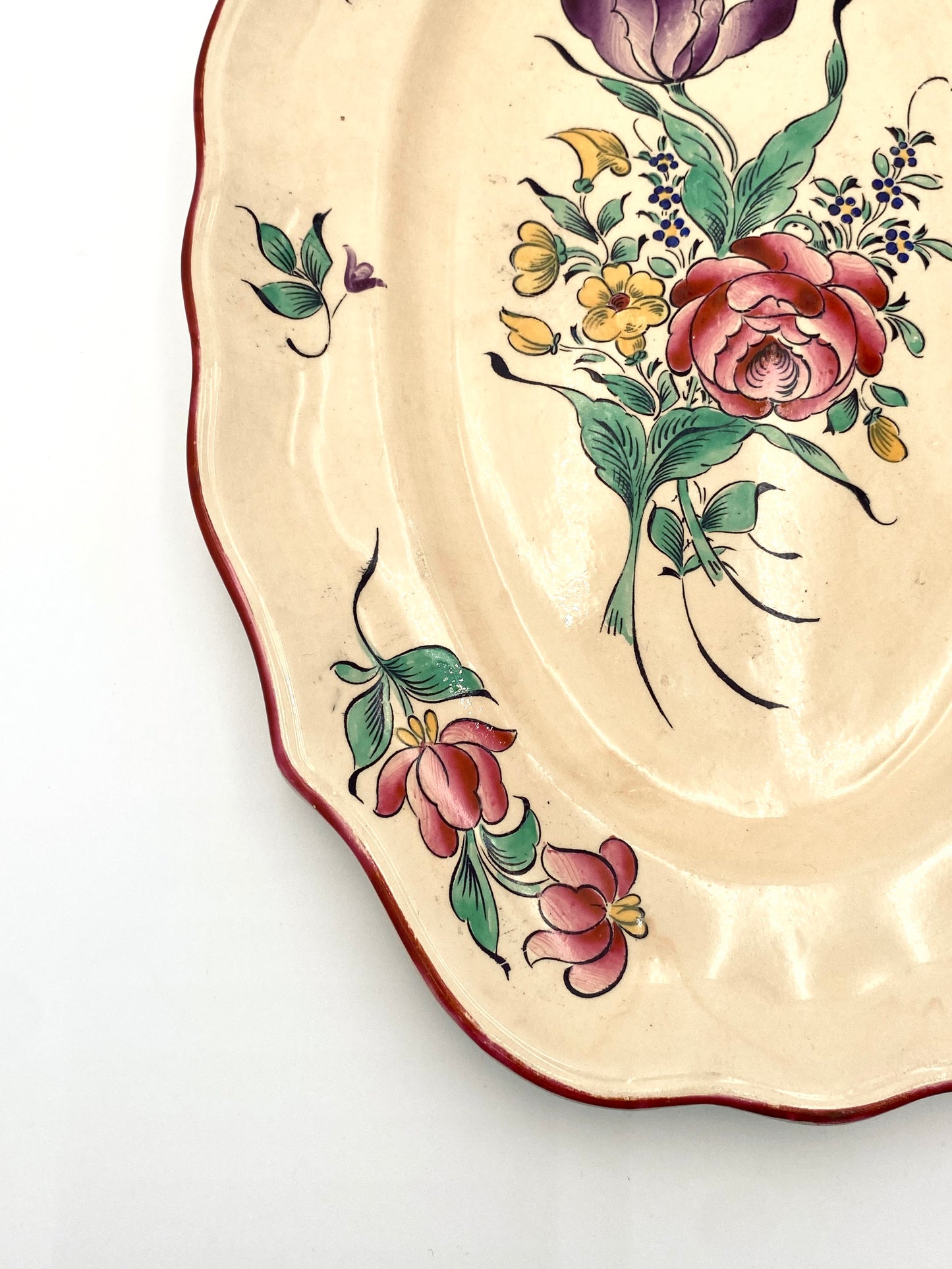 La très grand assiette à fleurs