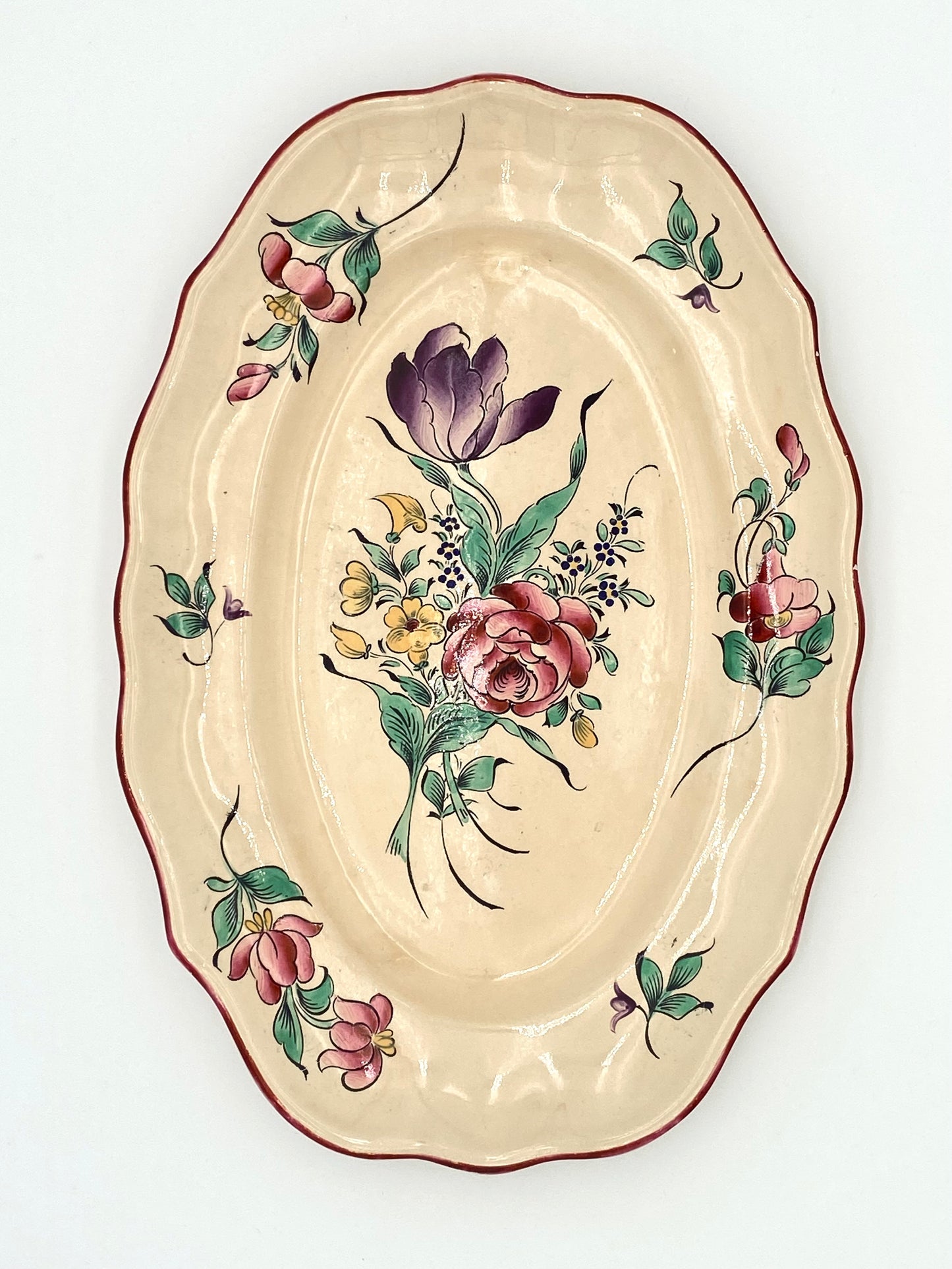 La très grand assiette à fleurs
