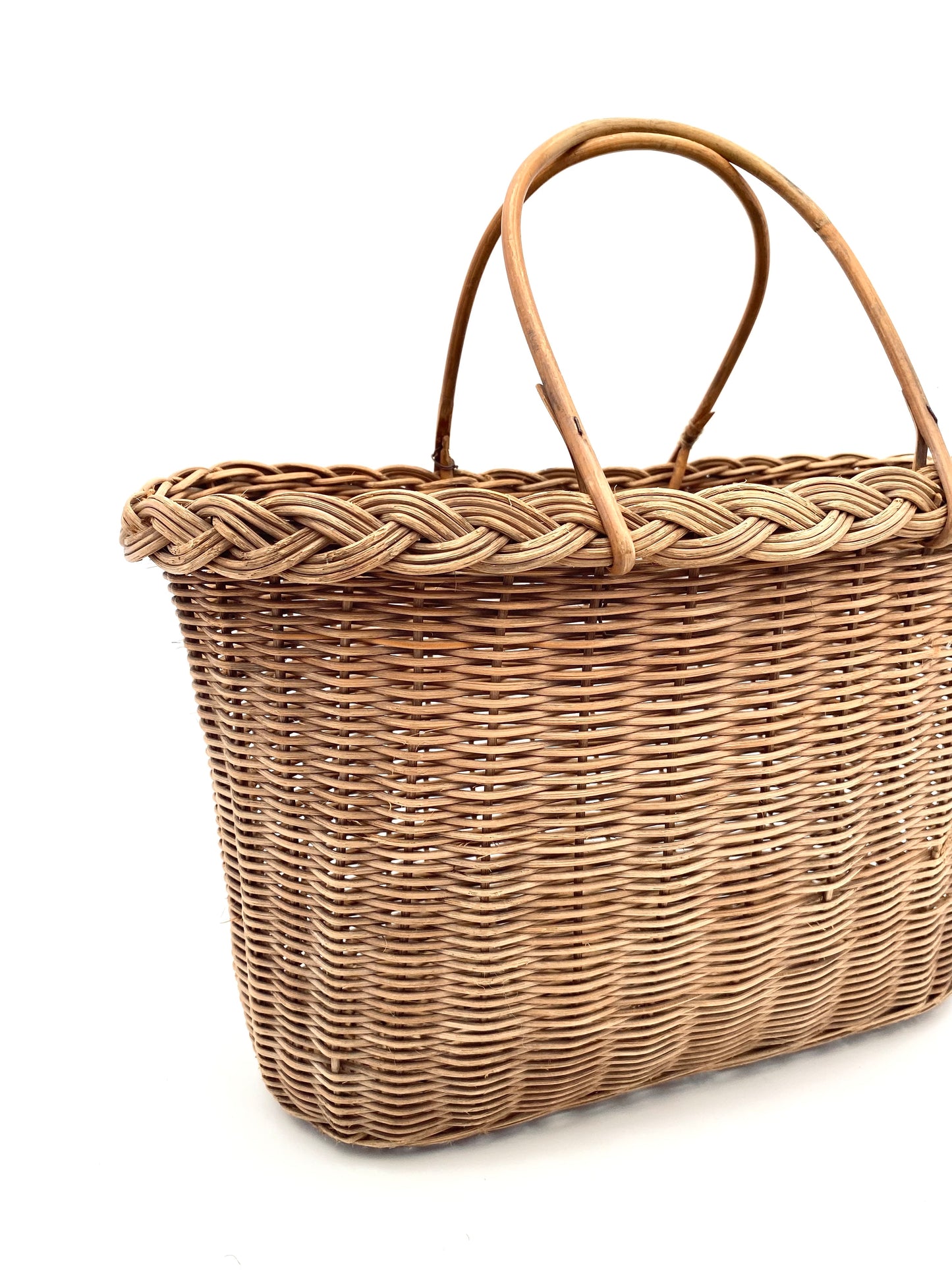 Le vieux panier de marché