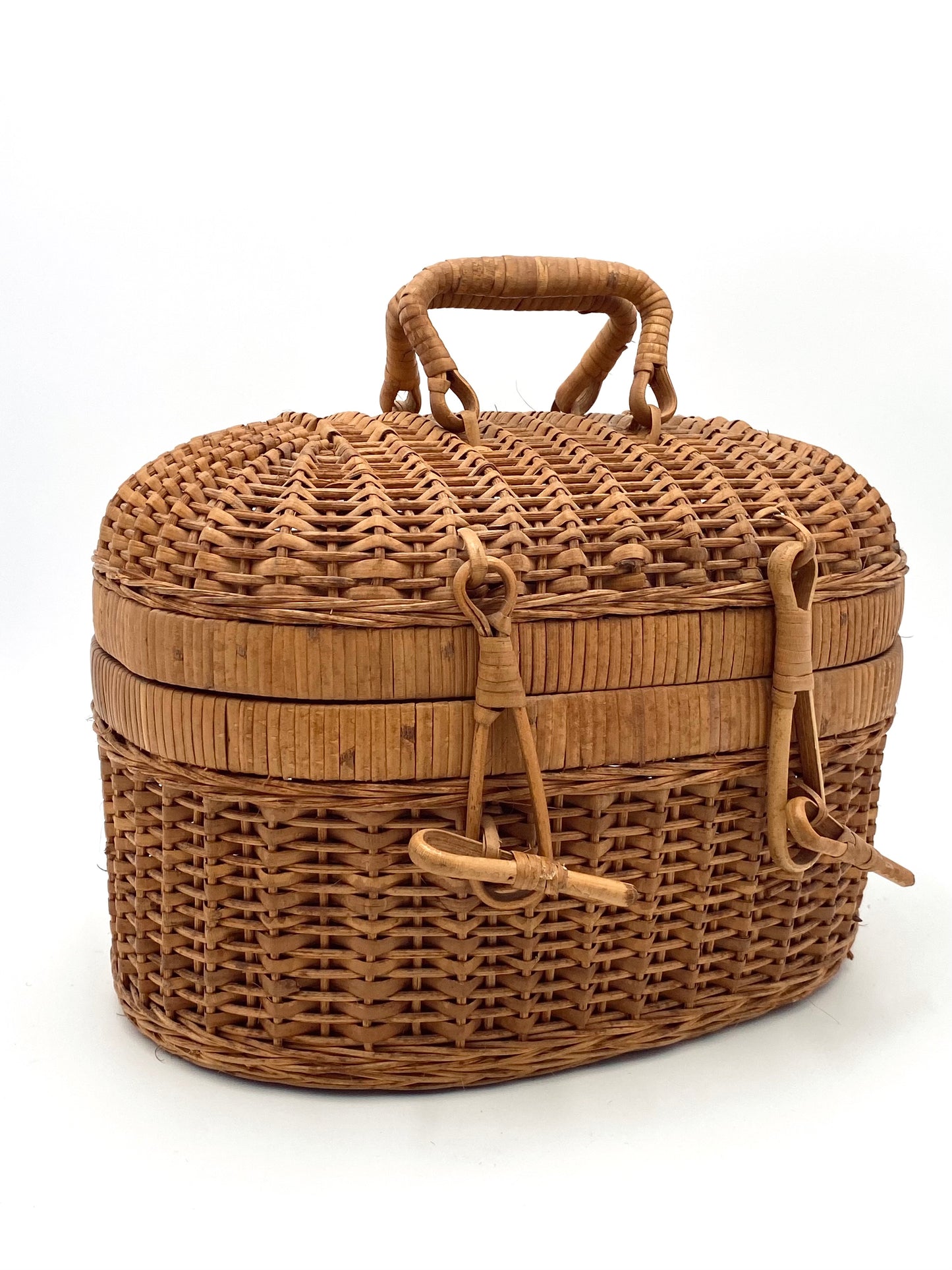 Le vieux panier pique-nique