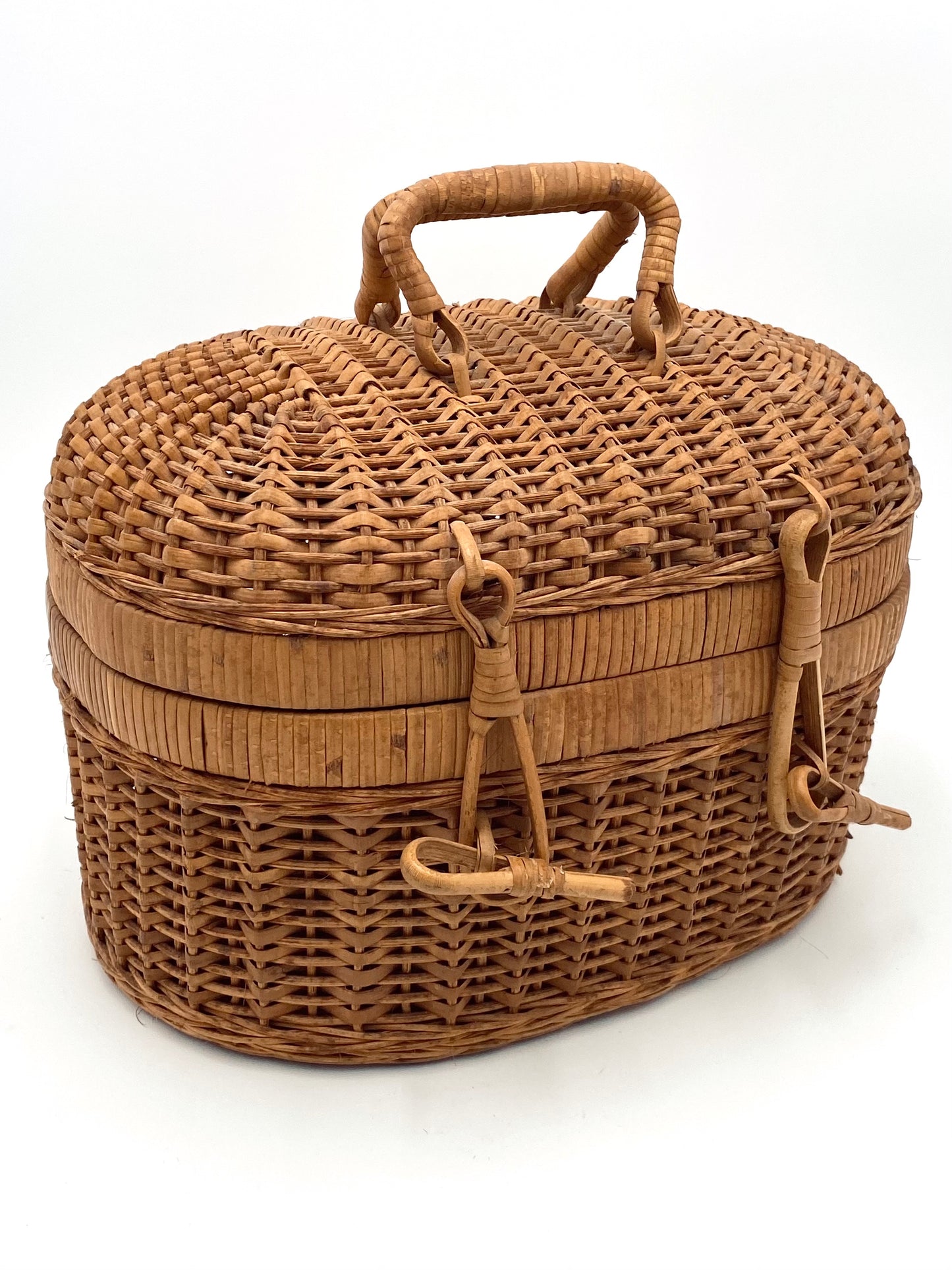 Le vieux panier pique-nique