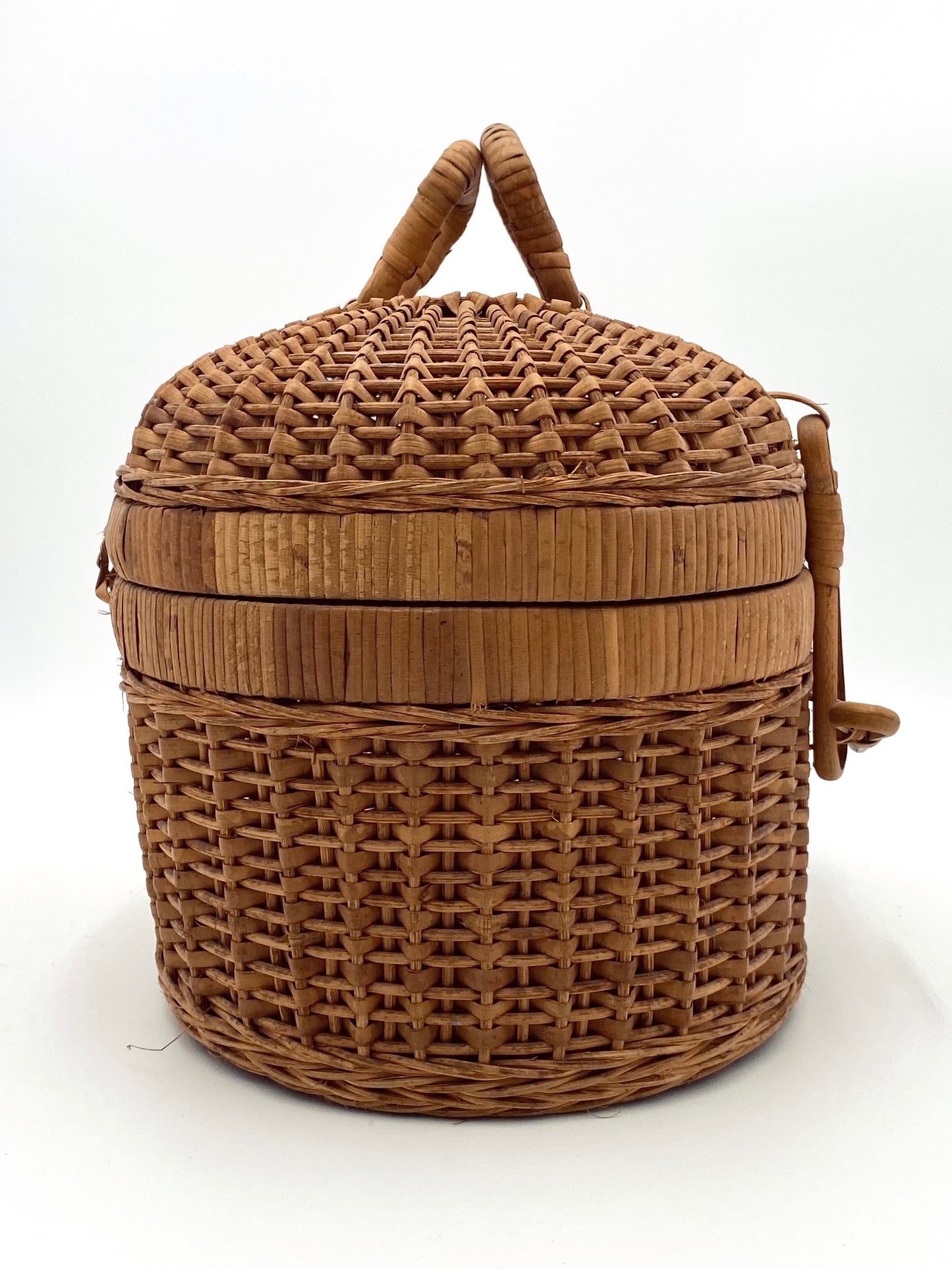 Le vieux panier pique-nique