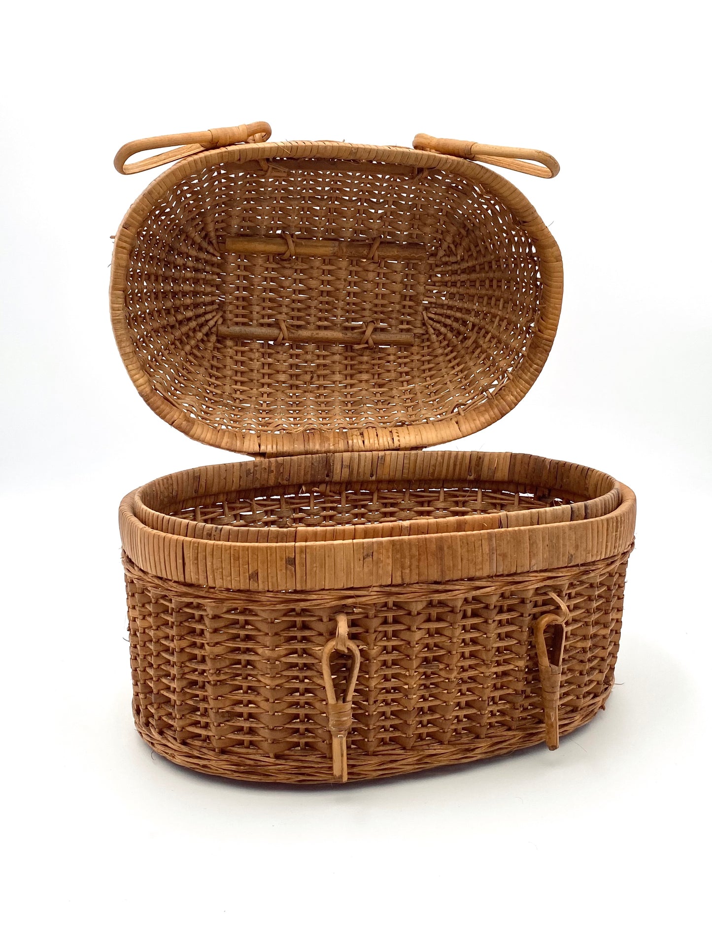 Le vieux panier pique-nique