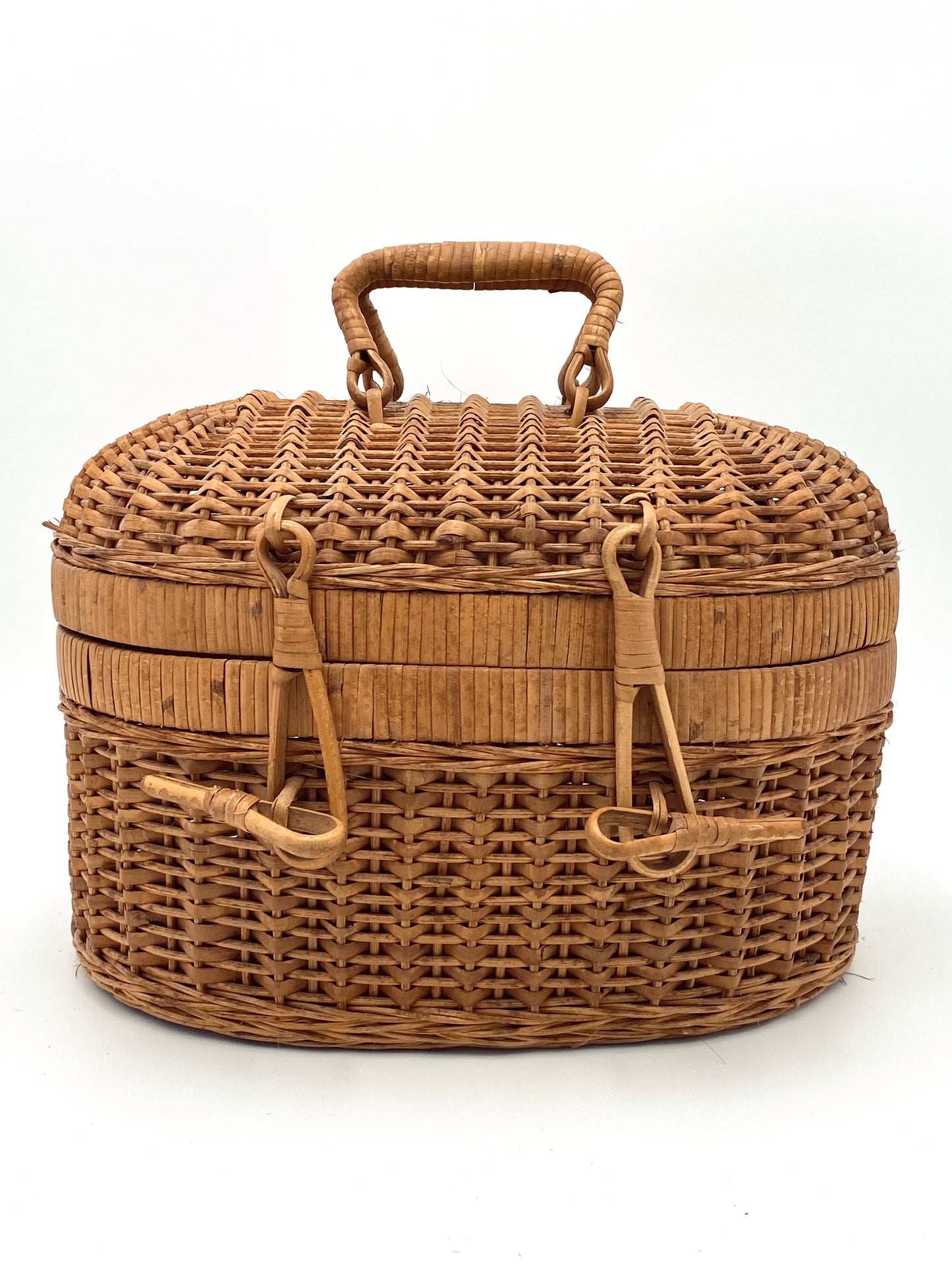 Le vieux panier pique-nique