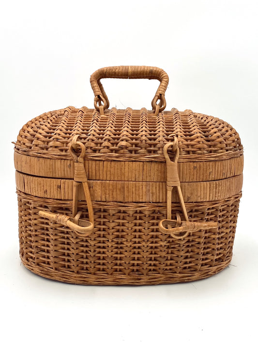 Le vieux panier pique-nique