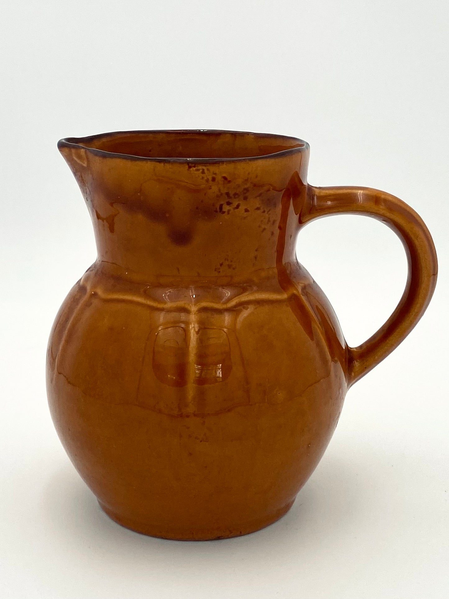 Le vieux pichet jaune ocre