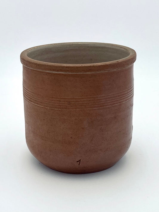 Le vieux pot en grès