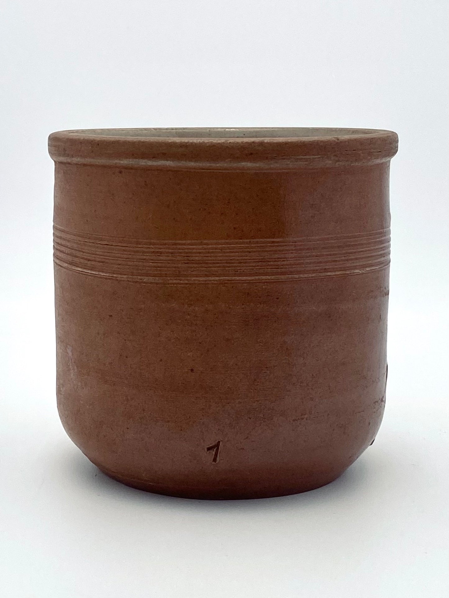 Le vieux pot en grès