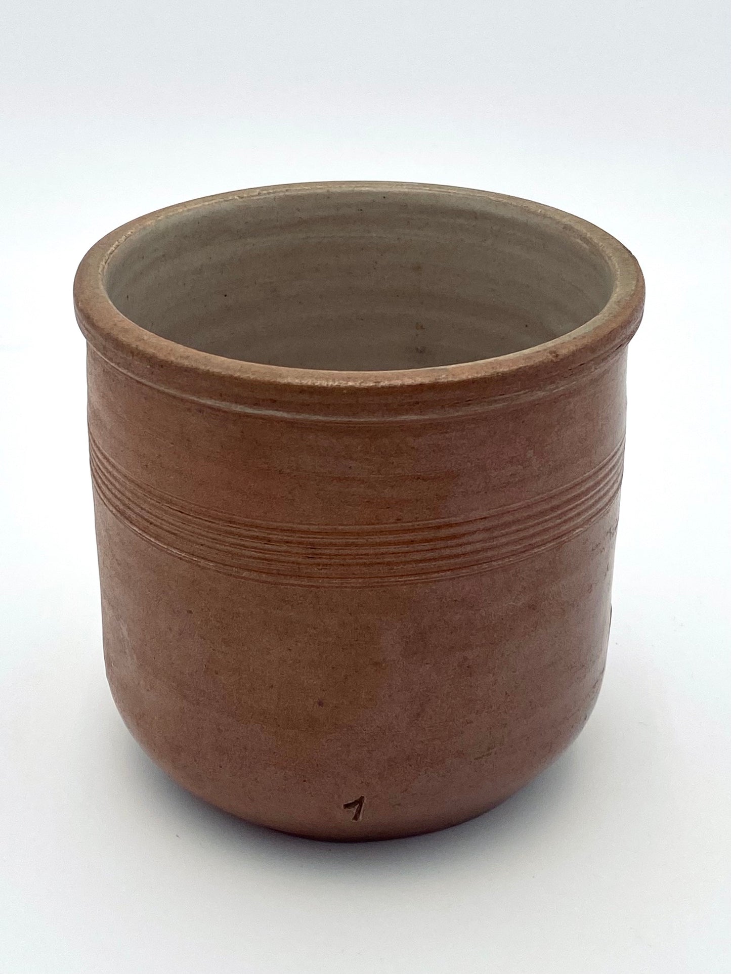 Le vieux pot en grès
