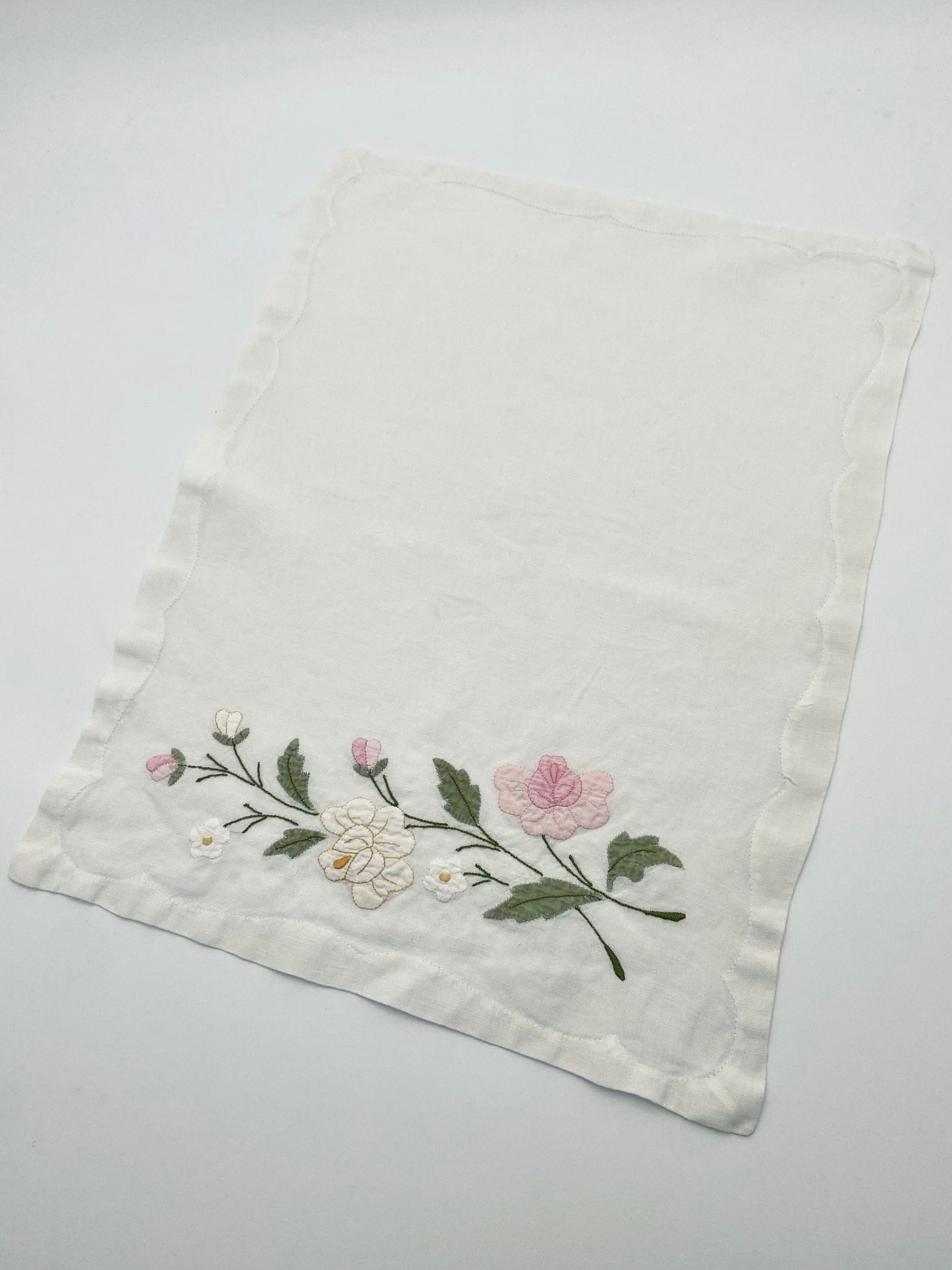 Les serviettes en lin à fleurs