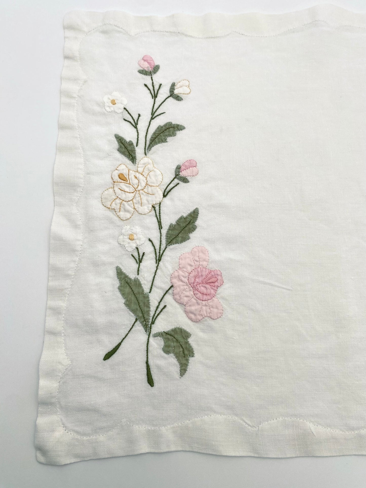 Les serviettes en lin à fleurs