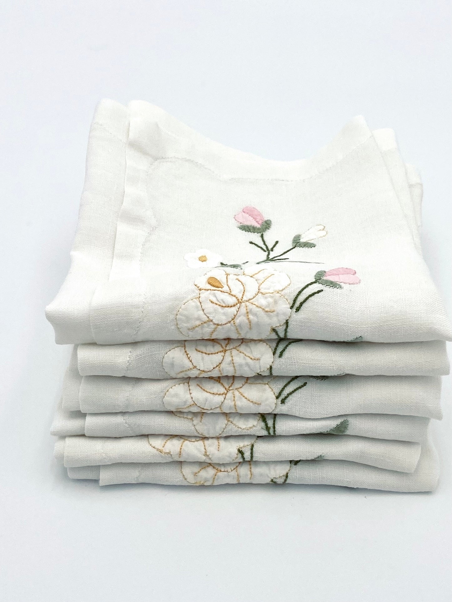 Les serviettes en lin à fleurs