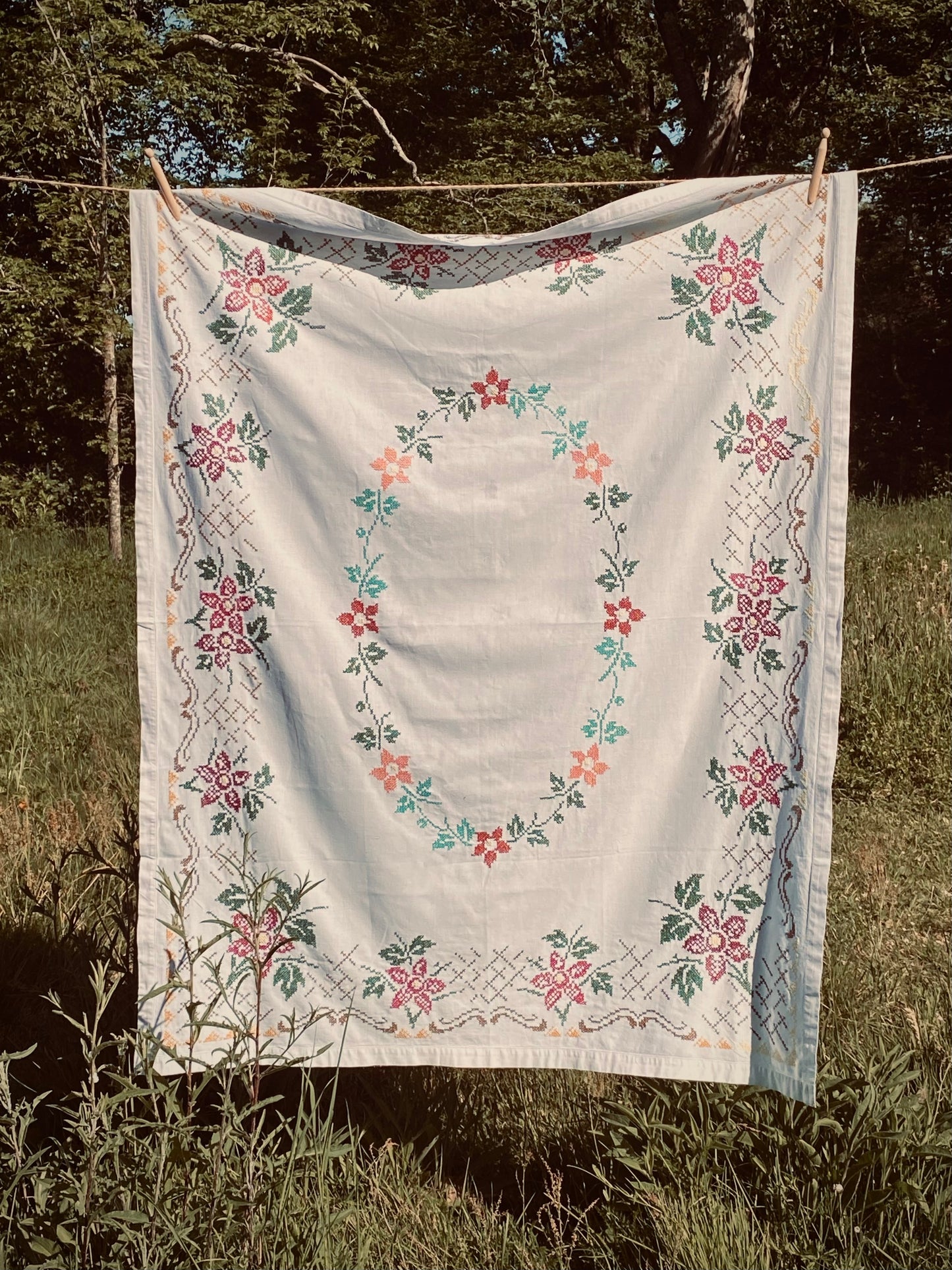 La nappe en coton brodé