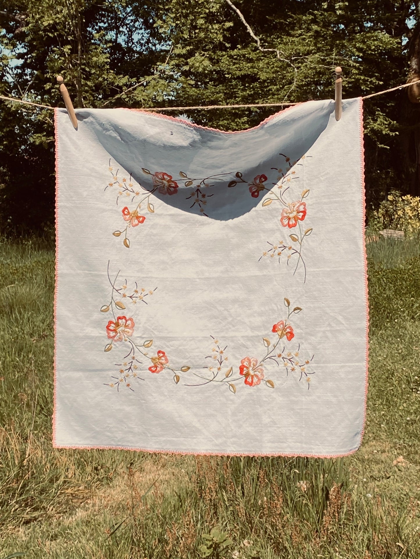 La petite nappe brodée en lin
