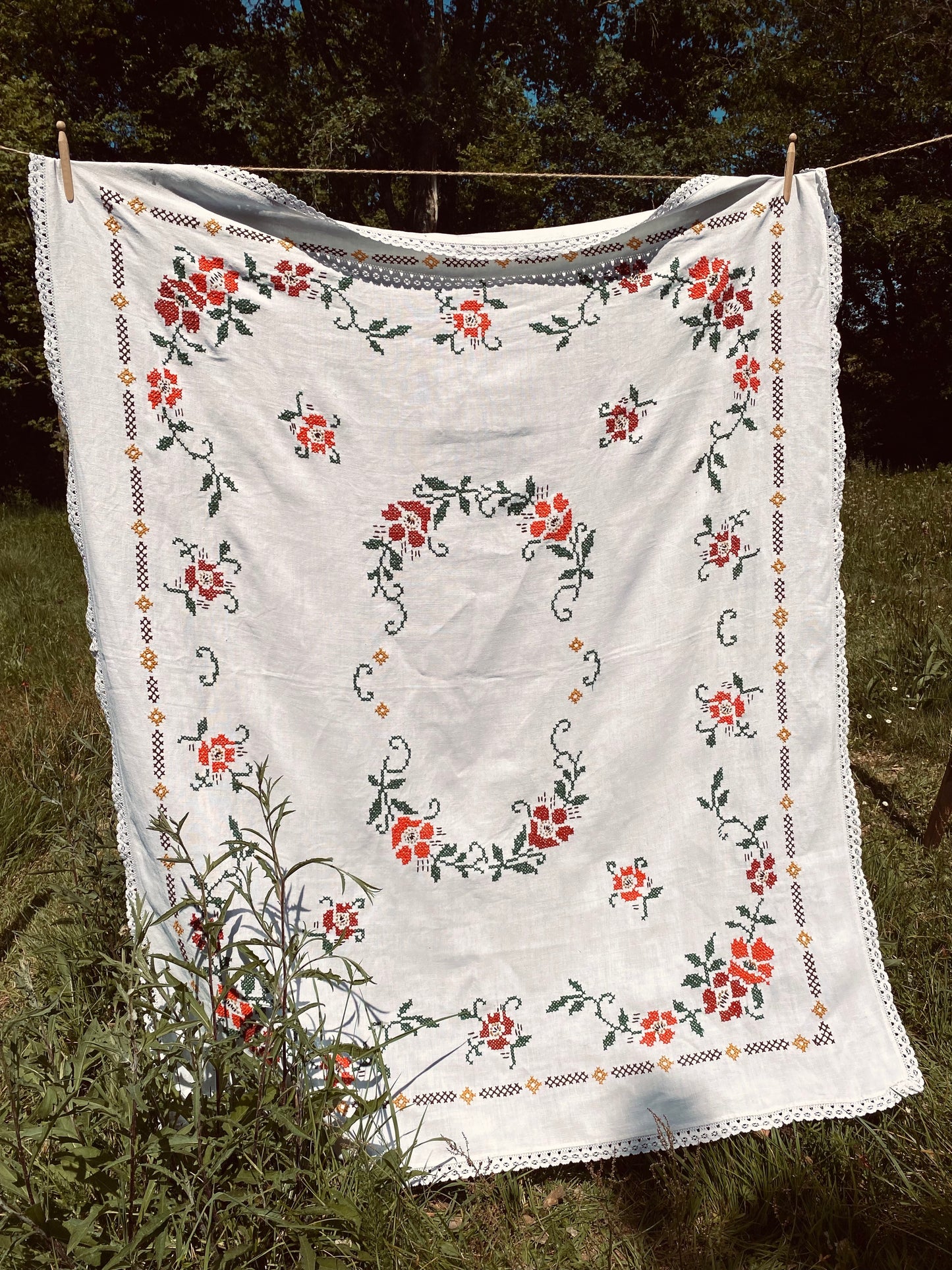 La nappe brodée à la main
