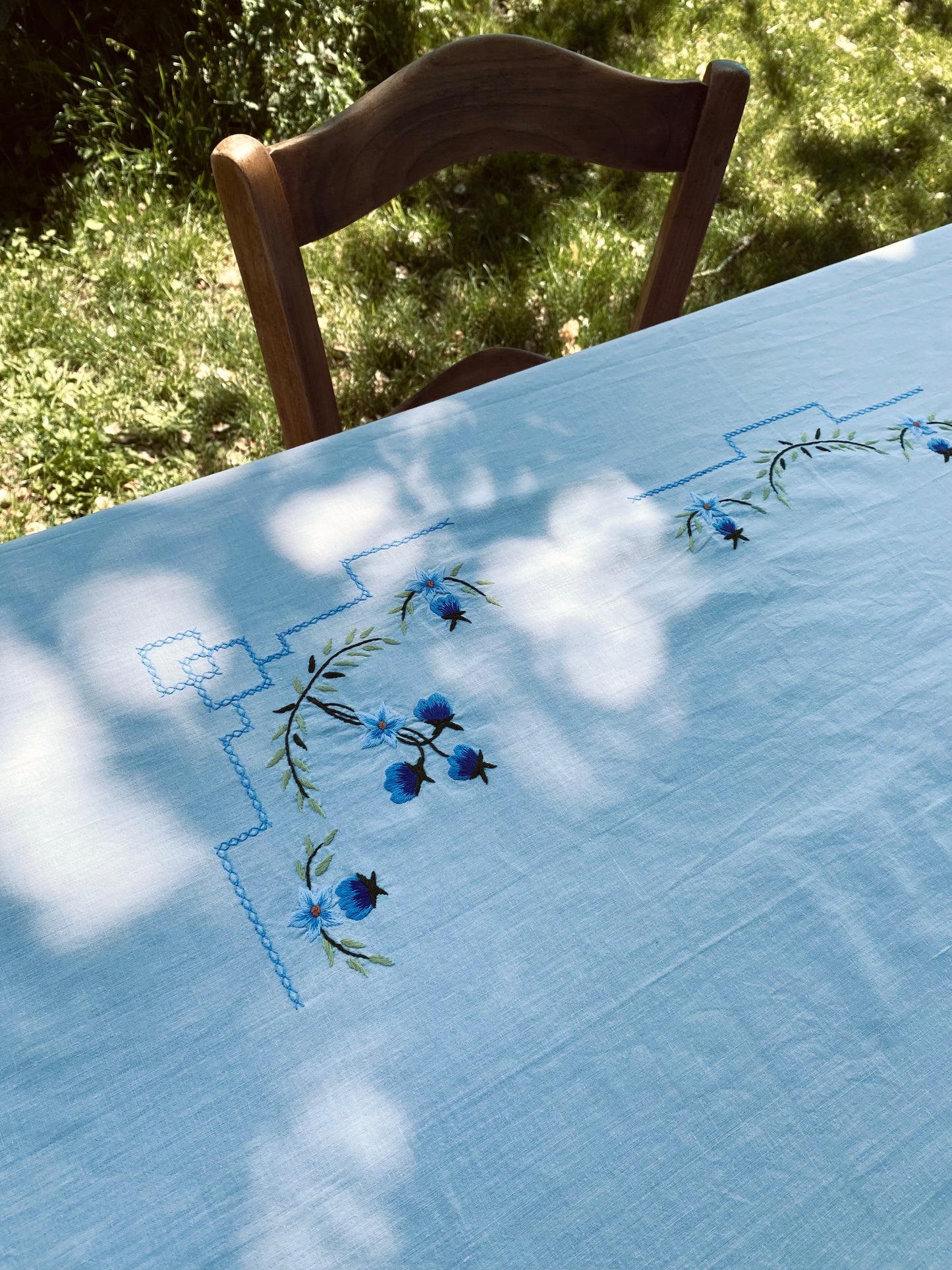 La nappe à fleurs bleues
