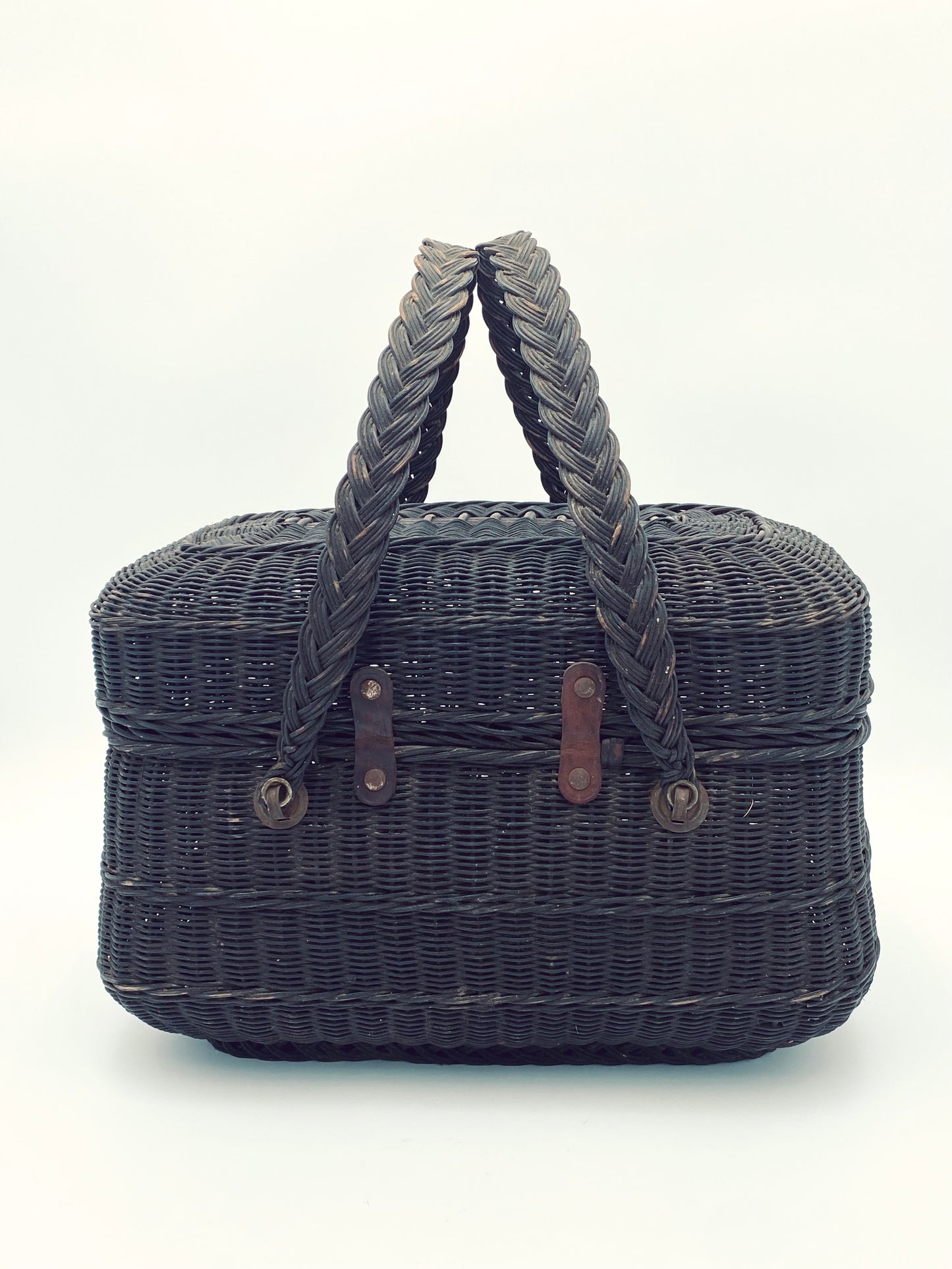 L'ancien panier bressan en osier tressé