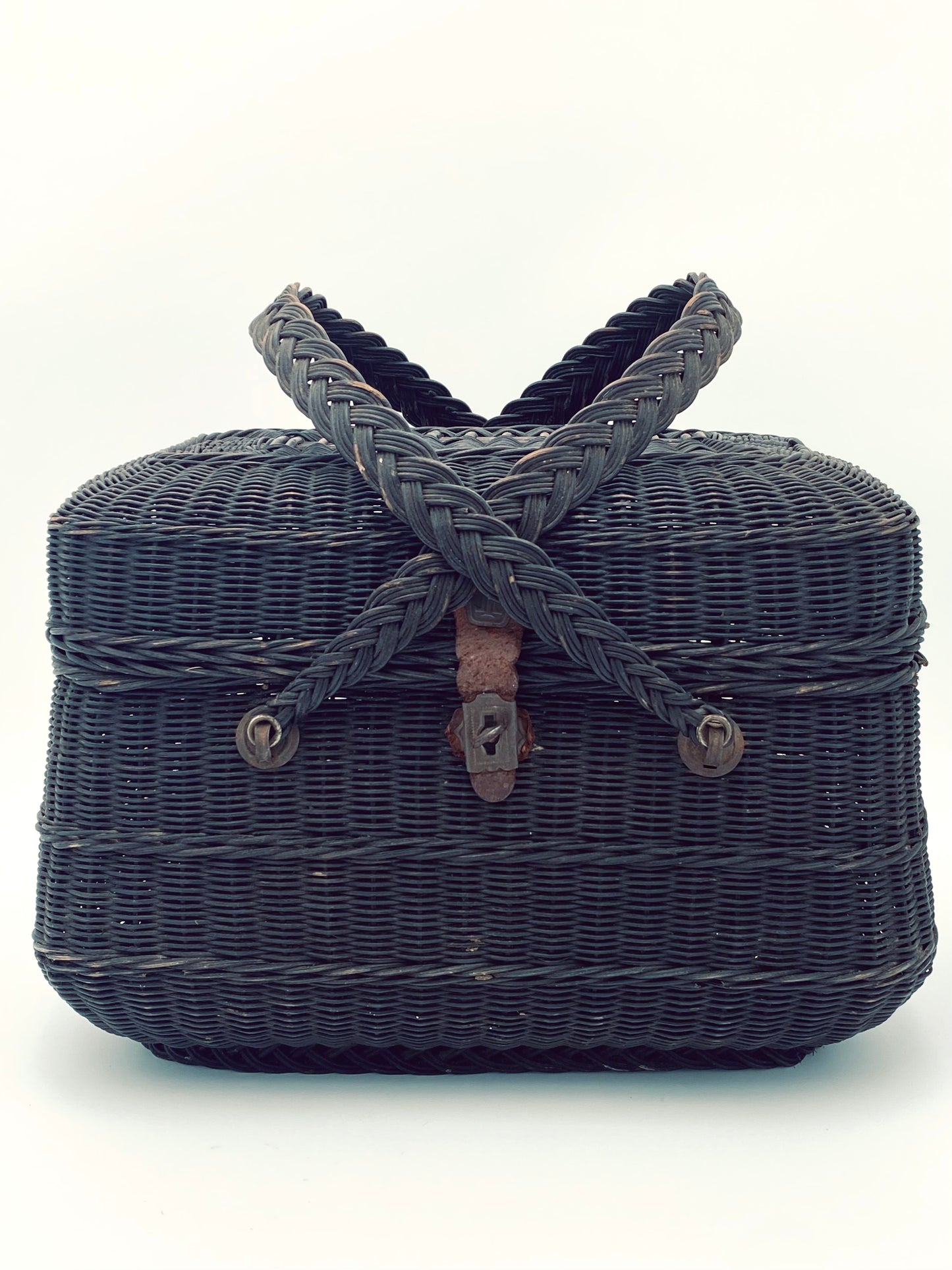 L'ancien panier bressan en osier tressé