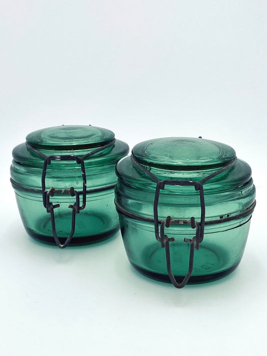 Le pot en verre vert