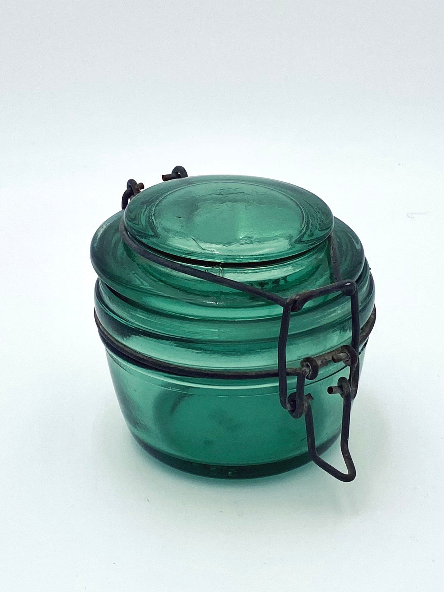 Le pot en verre vert
