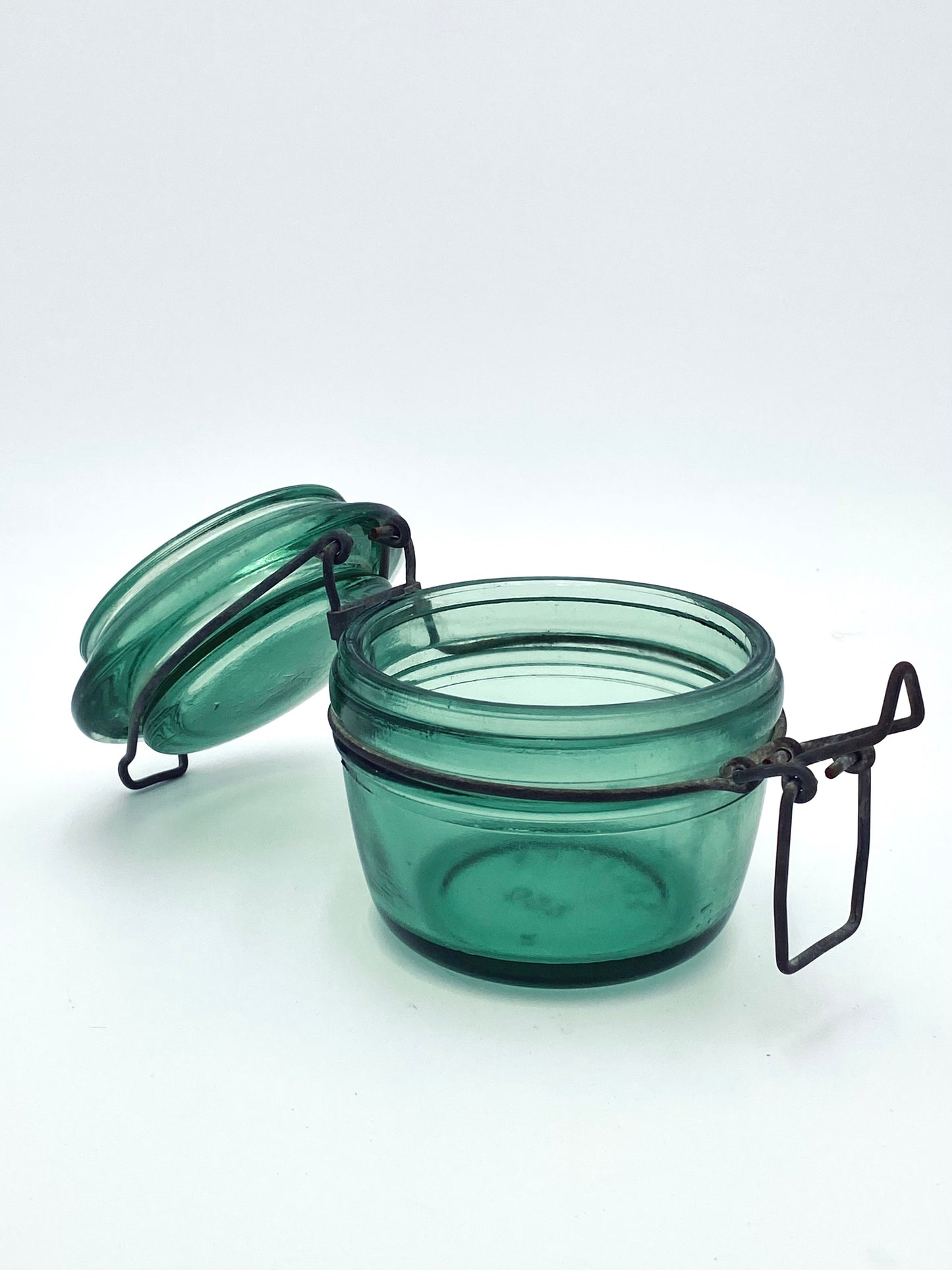 Le pot en verre vert
