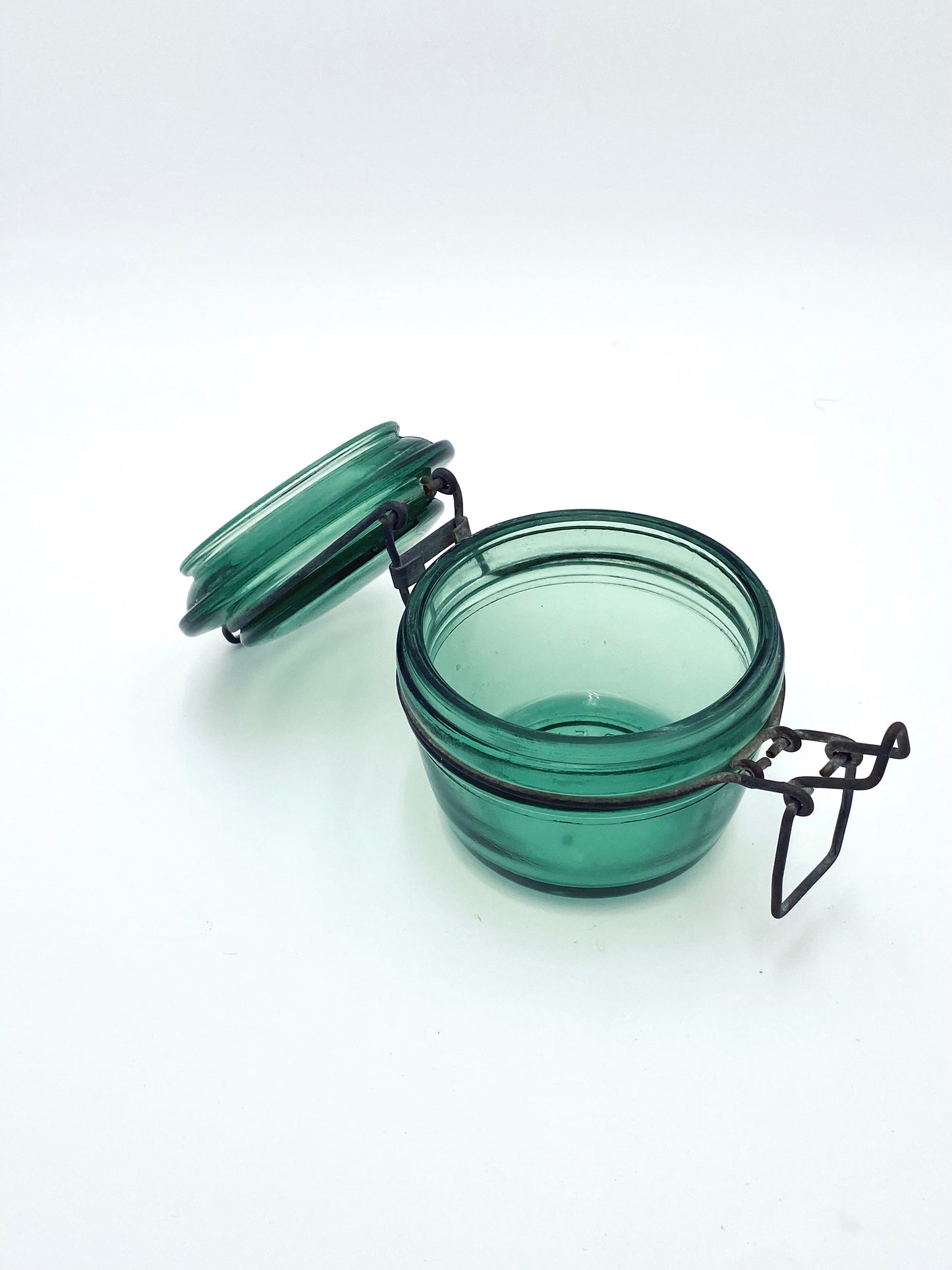 Le pot en verre vert