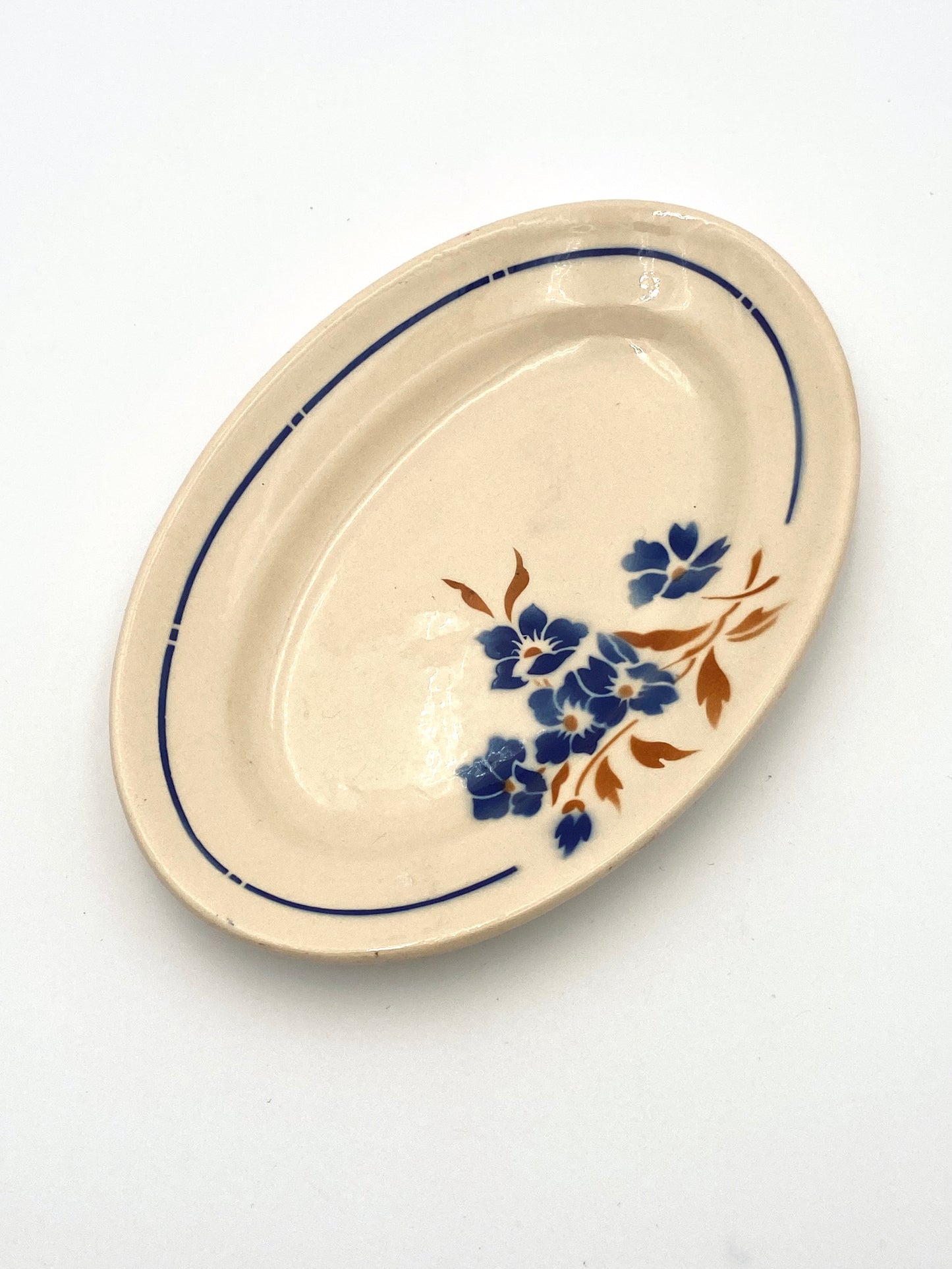 Les assiettes florales ovales