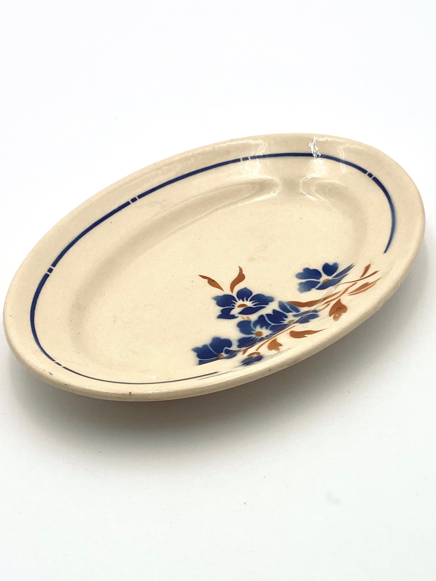 Les assiettes florales ovales