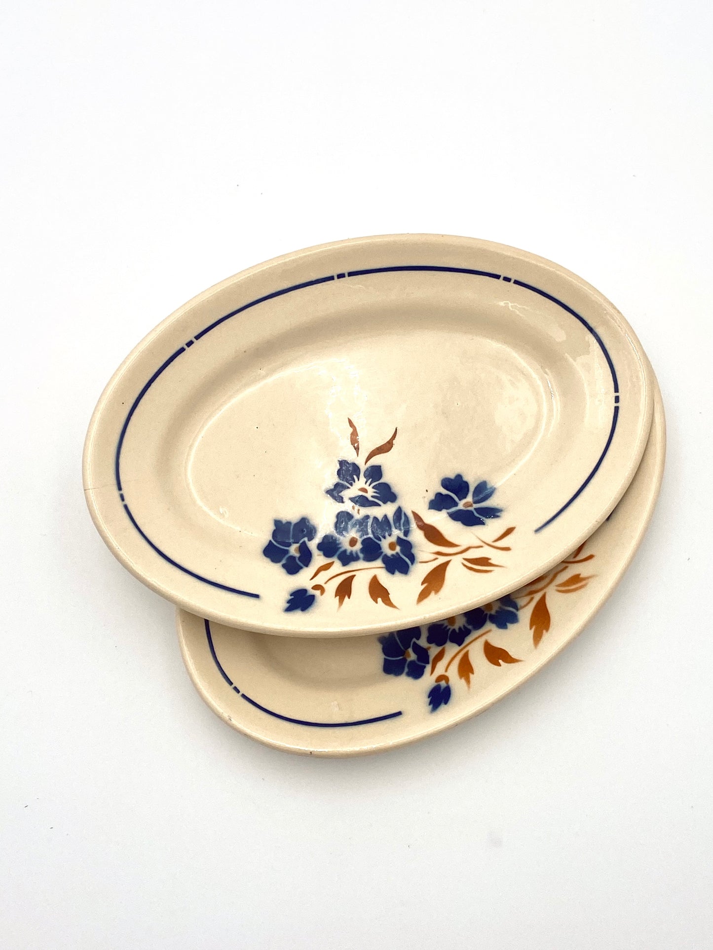 Les assiettes florales ovales